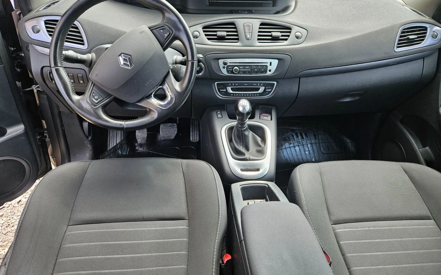Notranja slika - Renault Scenic - Scénic dCi 95 Limited  SLO... - 10