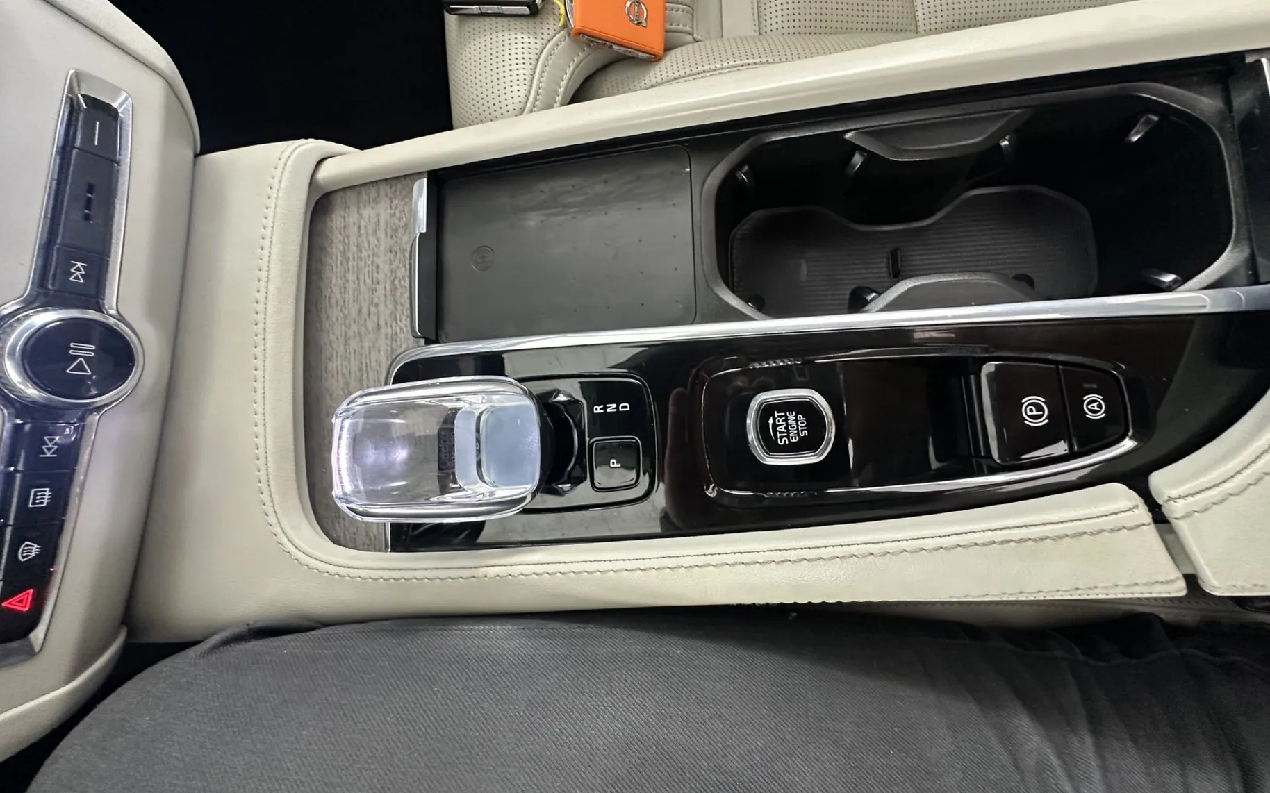 Notranja slika - Volvo V90 Cross Country - 2.0 B4 D Ultimate AWD.KAMERA.LED.PANORAMA - 14