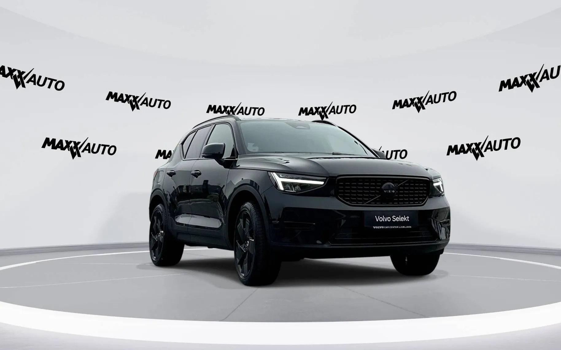 Zunanja slika - Volvo XC40 - B3 P Plus Black Edition Avt. - 3