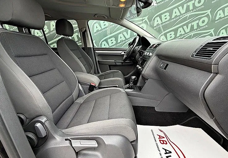 Zunanja slika - VW Touran - 2.0 TDI avt. Highline 103 140 +ALU19+VELIK SERVIS - 10