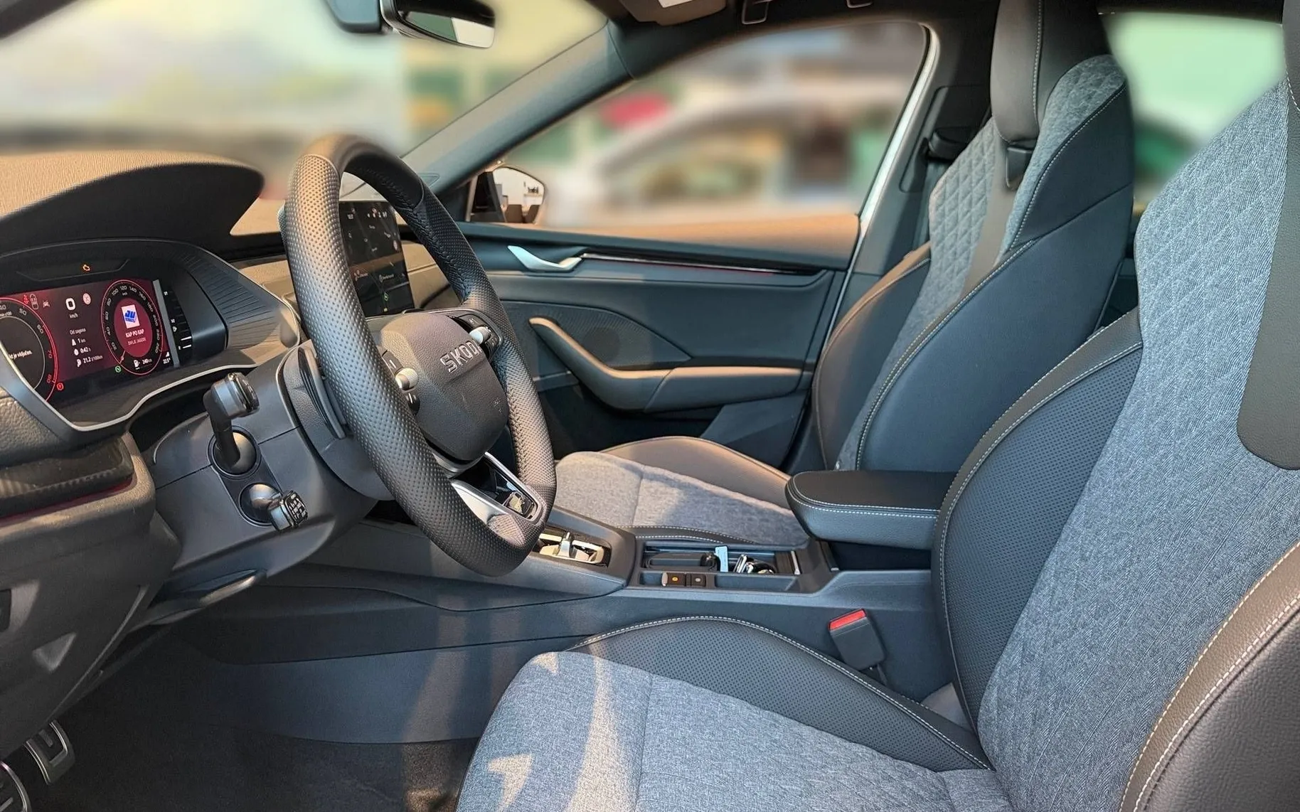 Notranja slika - Škoda Octavia - 1.5 TSI mHEV Family SPORTLINE DSG - 11