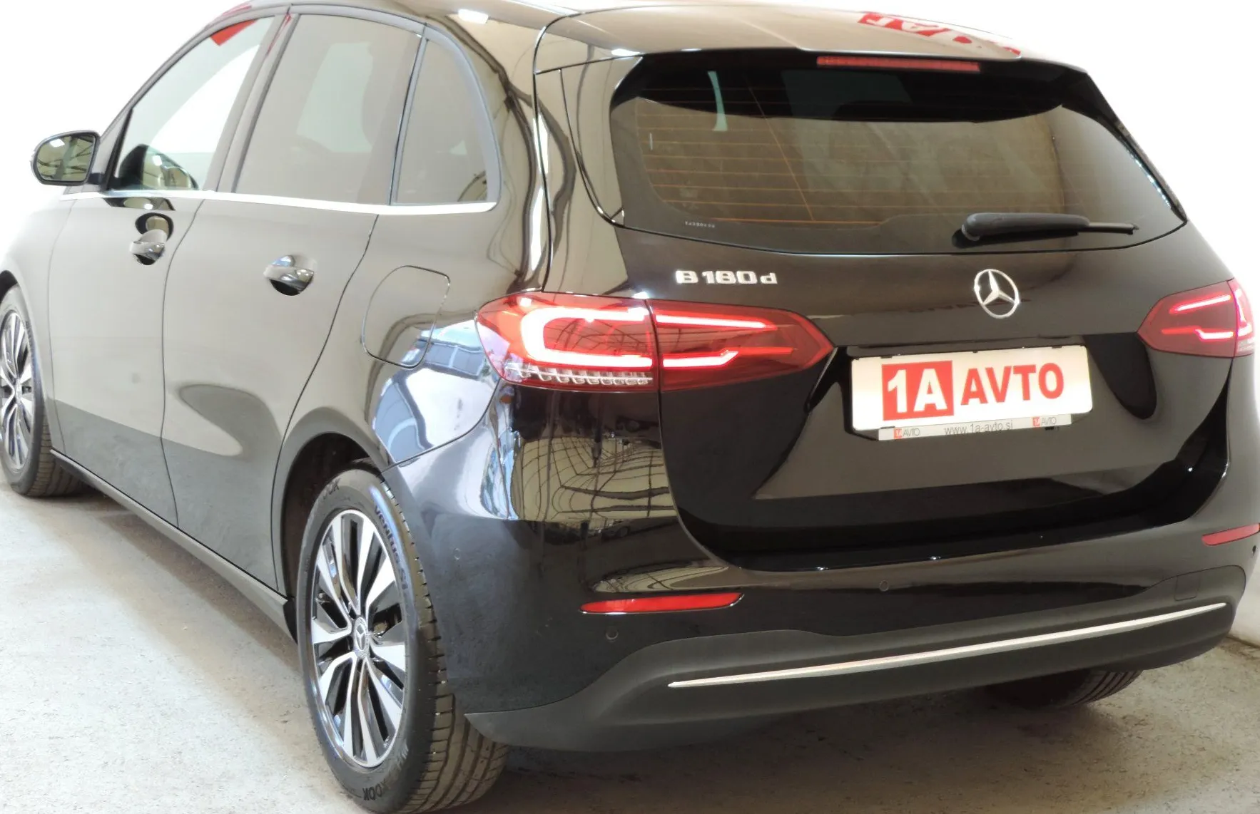 Zunanja slika - Mercedes-Benz B-Razred - B 180 d  Avt. LED-KAMERA-USNJE - 7