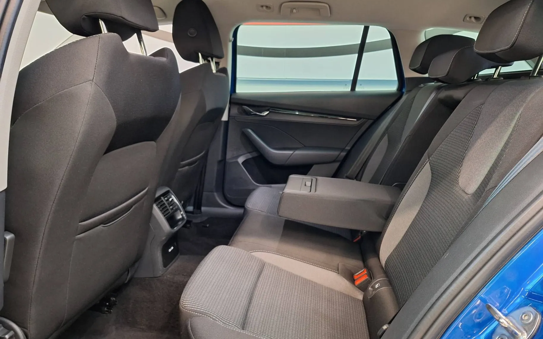 Notranja slika - Škoda Octavia - Combi 2.0 TDI Ambition DSG - 9
