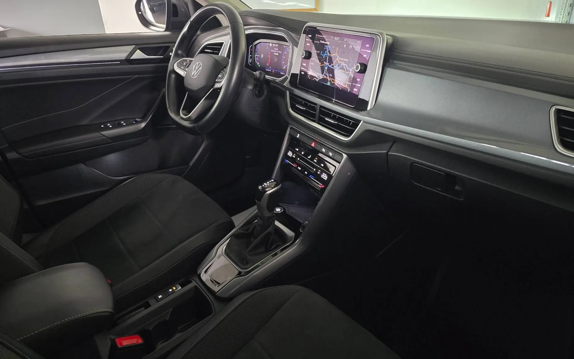 Notranja slika - Volkswagen T-Roc - 2.0 TDI Style DSG - IQ Light.virtual.kamera.asist - 10