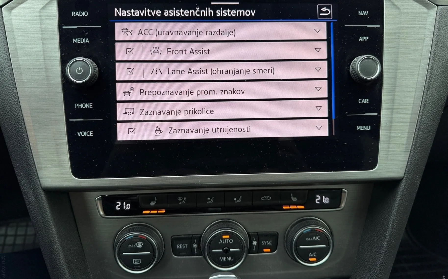 Notranja slika - Volkswagen Passat Variant - 2.0 TDI  Business DSG Kamera - LED - Navi - 11