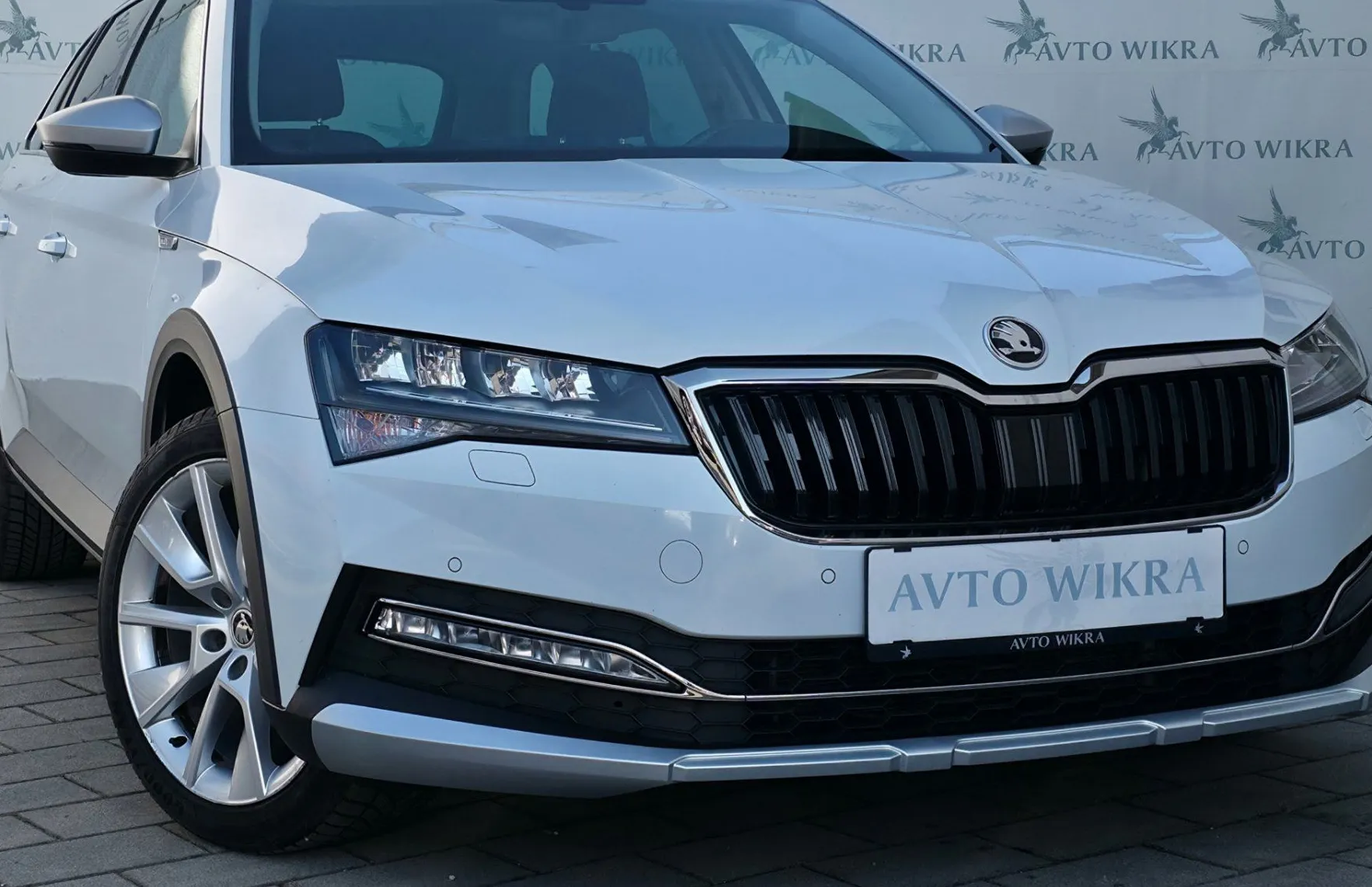 Zunanja slika - Škoda Superb - Combi 2.0TDI DSG Scout LED•ACC•VIRTUAL•GRETJE•KAM• - 1