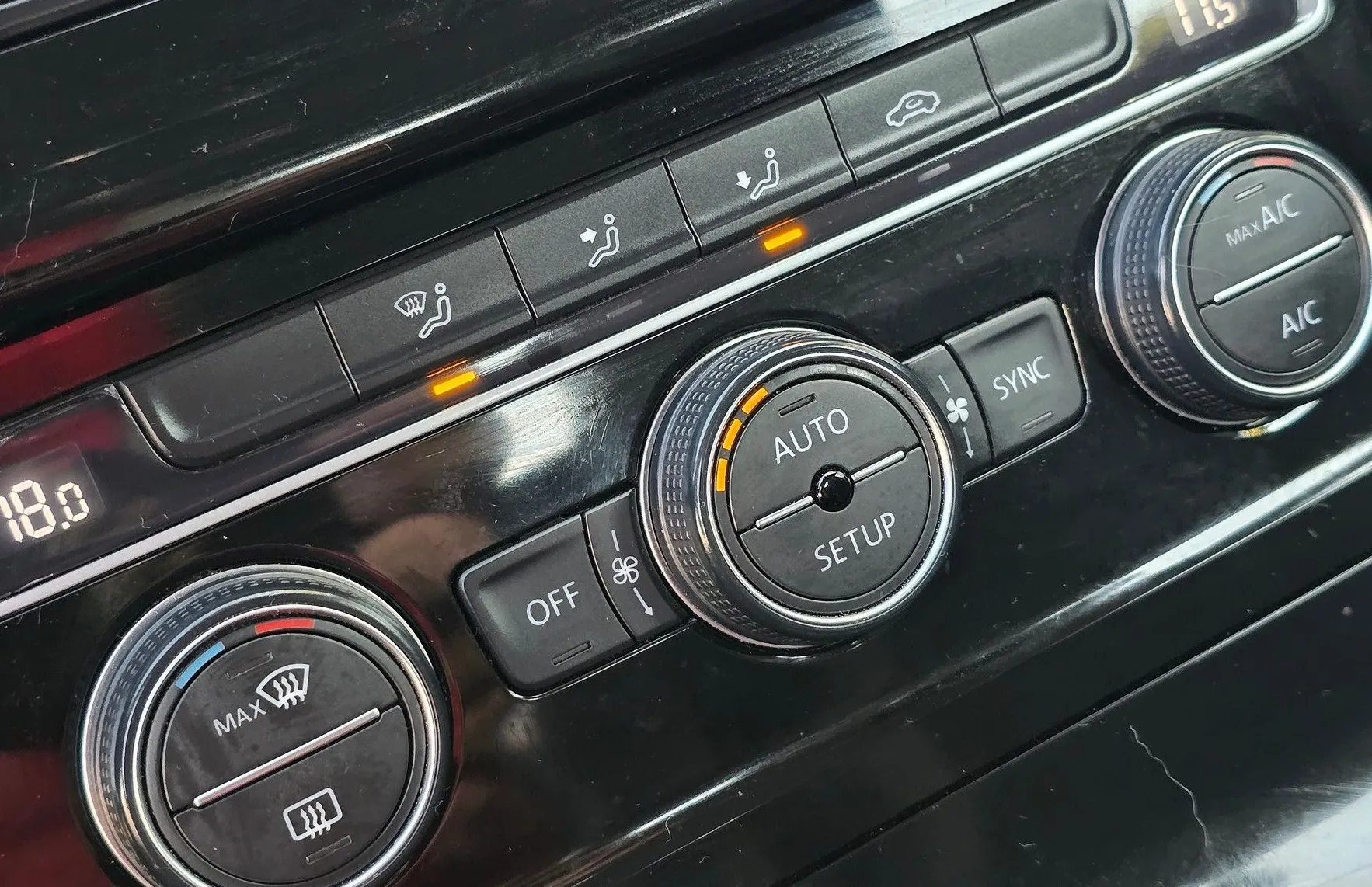 Zunanja slika - Volkswagen Golf - Variant 1.6 TDI BMT HIGHLINE NAVI-PDC-ALU PLATIŠČA - 17