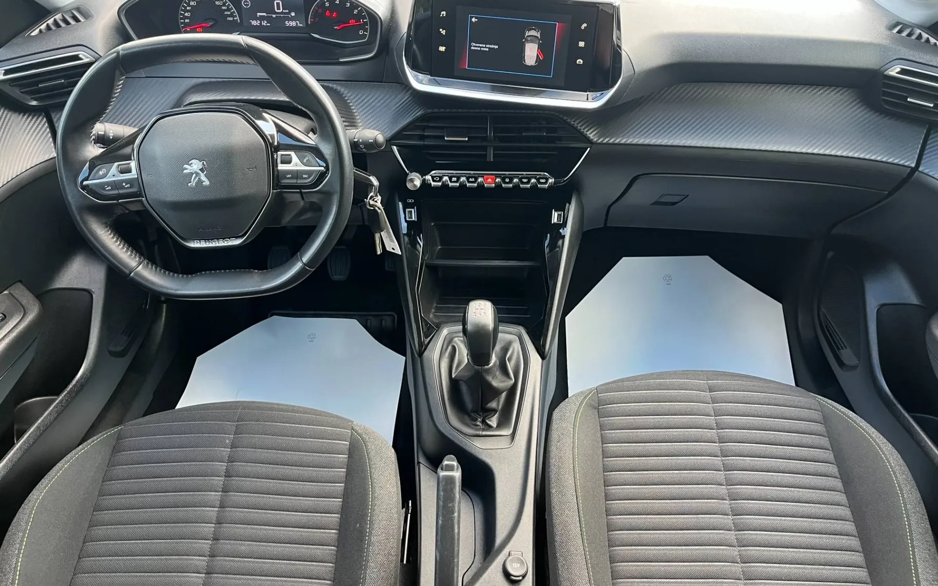 Notranja slika - Peugeot 208 - 1.2 PureTech -1 LASTNICA-41800 km-KLIMA-ODLIČEN - 7