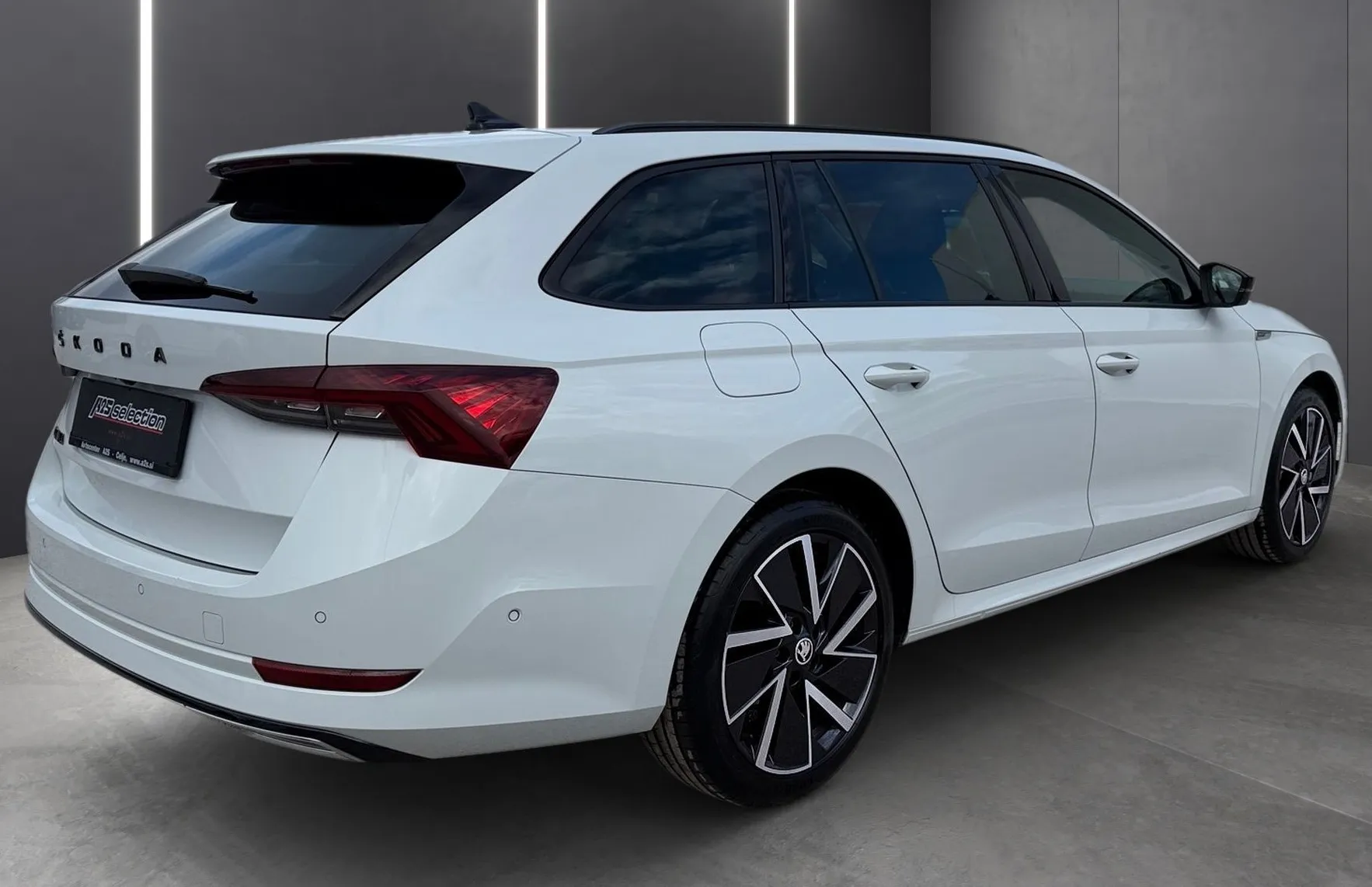 Zunanja slika - Škoda Octavia - 2.0 TDI Sportline 110 kW DSG-DCC-ACC-Matrix-Kame - 3