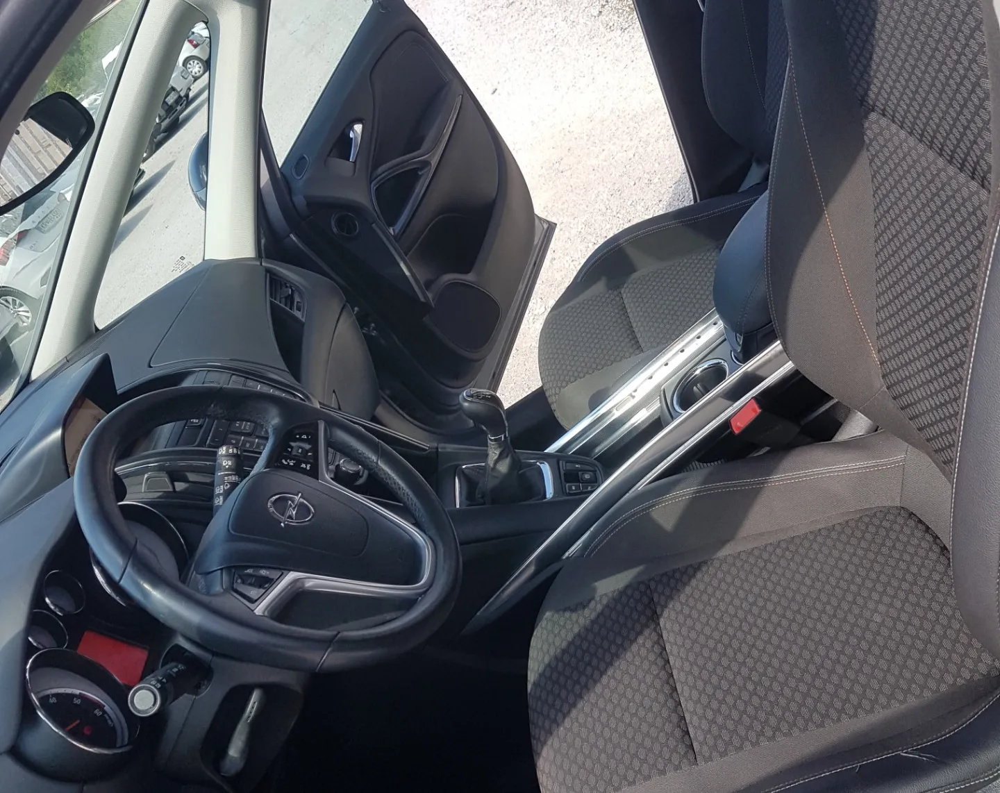 Zunanja slika - Opel Zafira - Tourer 1,6 CDTi Cosmo Start/Stop - 9