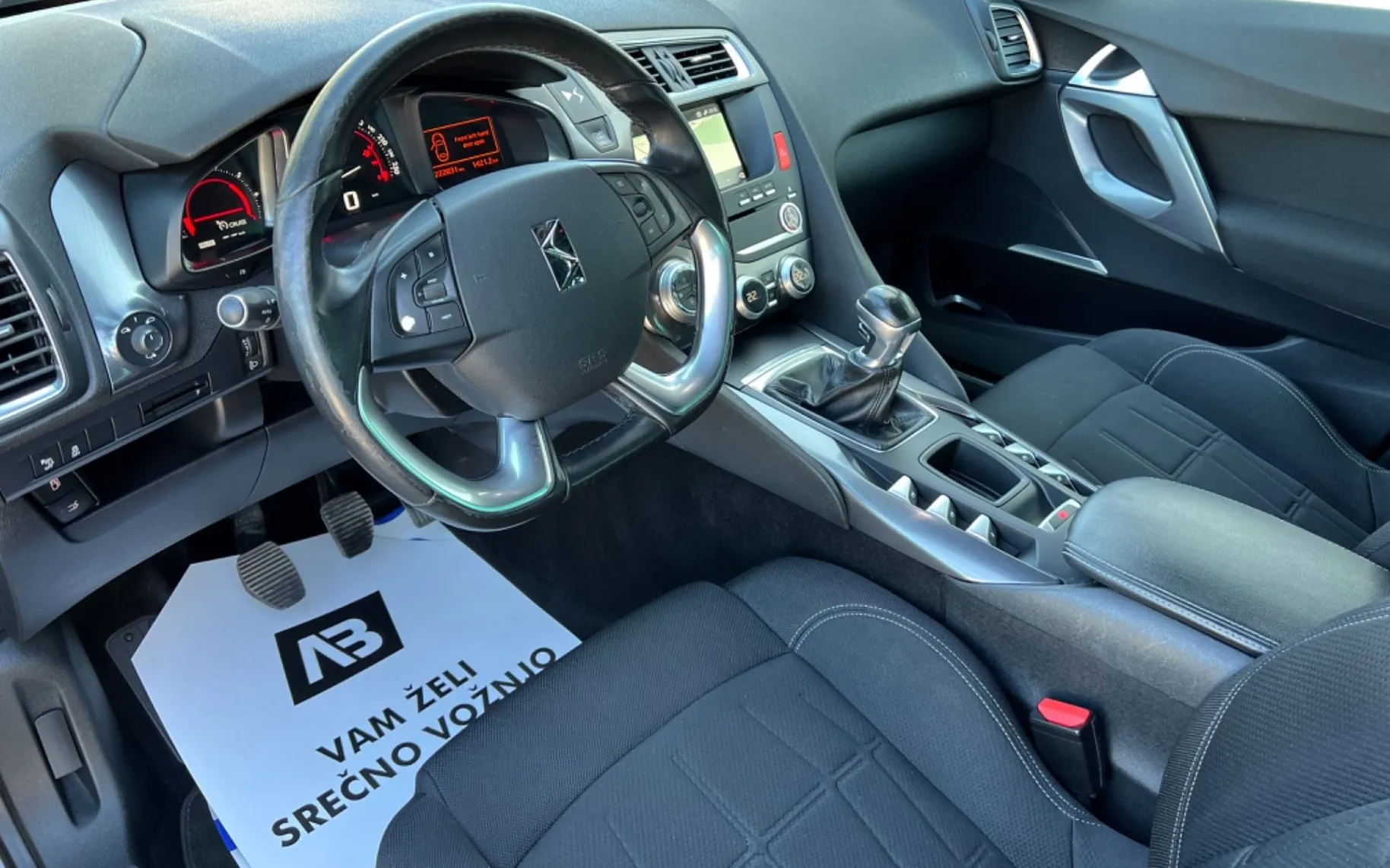 Notranja slika - Citroën DS5 - KOT NOV+NAVI+PANORAMA+ALU+PDC - 11