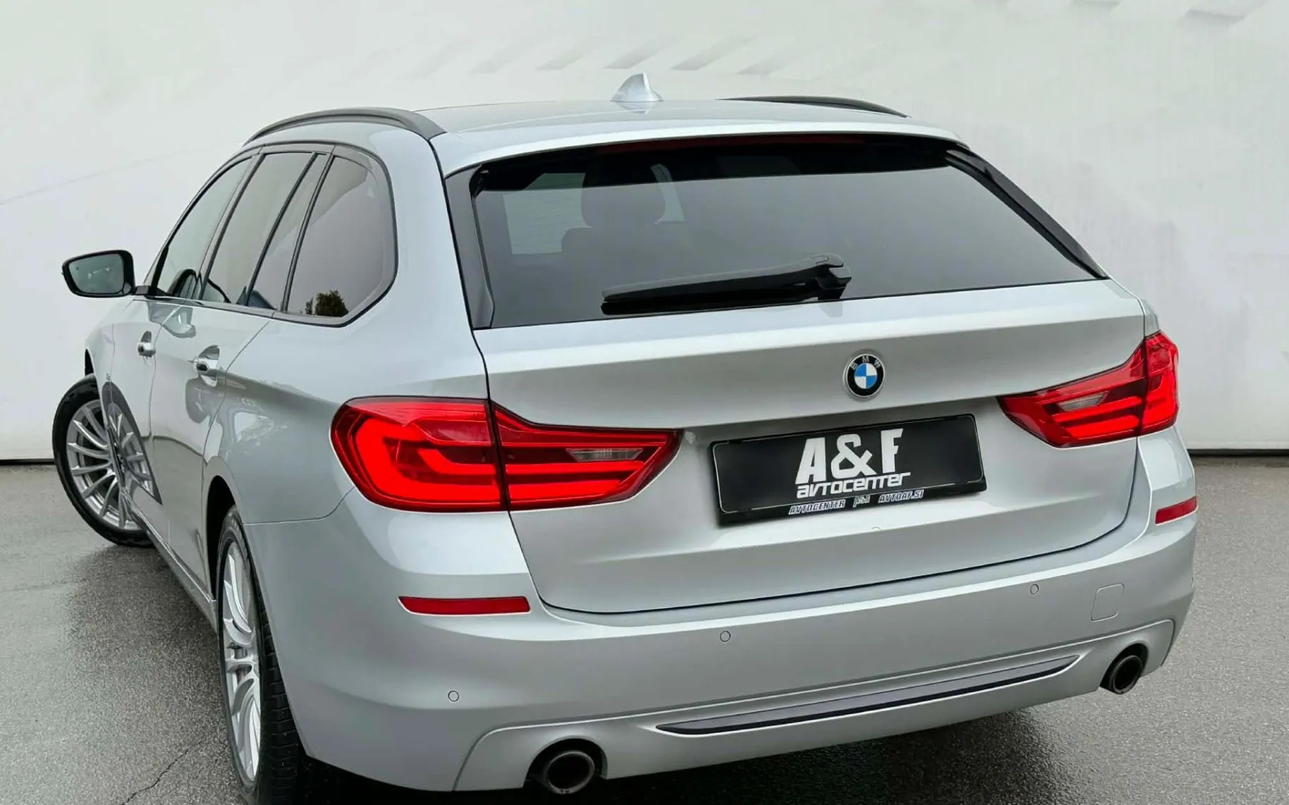 Zunanja slika - BMW Serija 5 - Touring: 520d-AUT-SPORT-FUL LED-LIZING ZA TUJCE-PANORAMA - 7