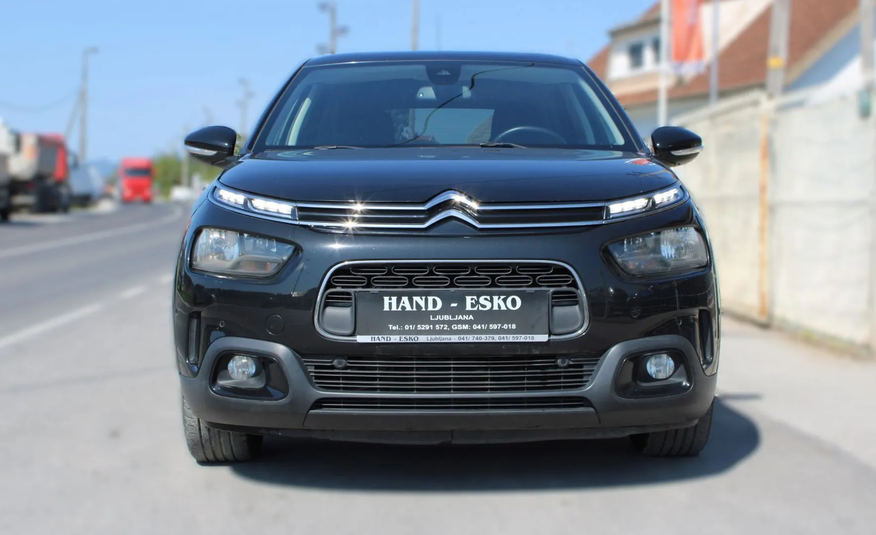 Zunanja slika - Citroën C4 Cactus - 1.2 PureTech 110 Shine Avt._ALU_NAVI_PDC_KAMERA - 2