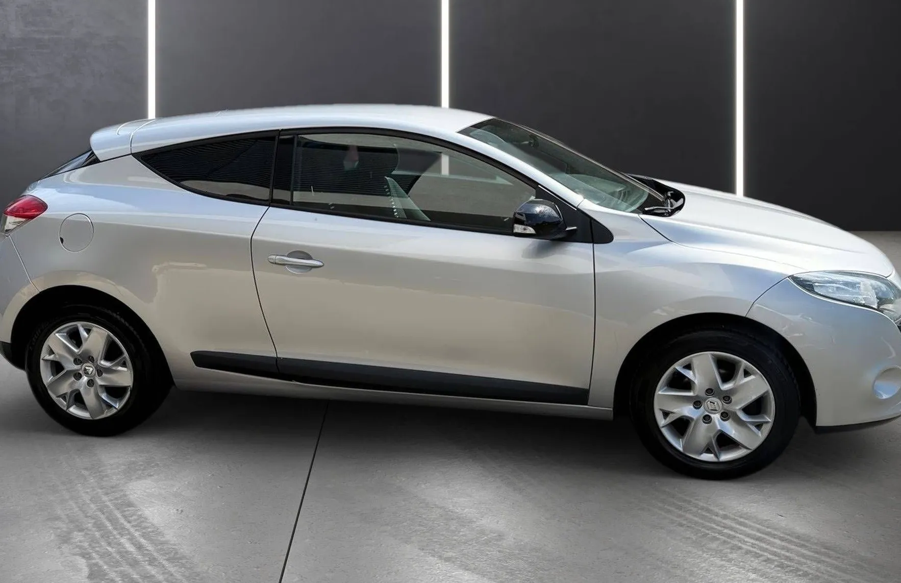 Zunanja slika - Renault Mégane - Megane 1.6 16V SLOVENSKO VOZILO REDNO SERVISIRANO TOP... - 9