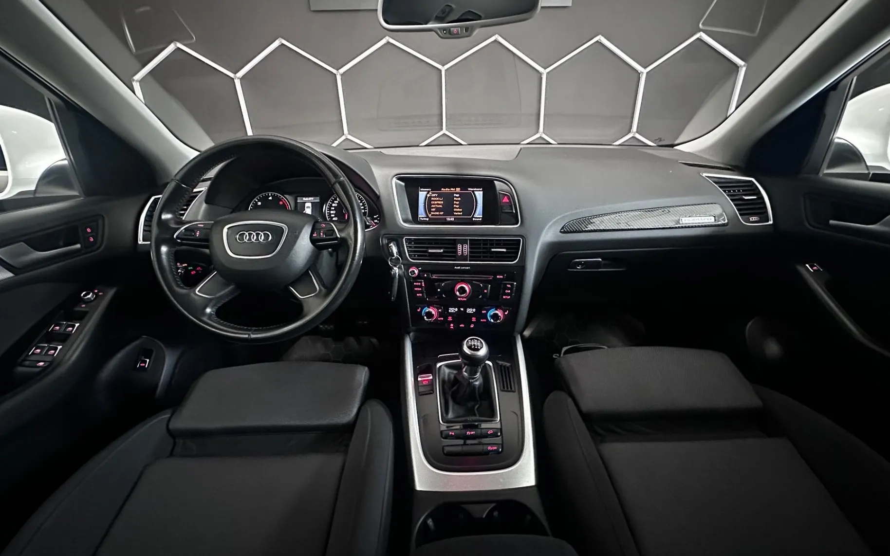 Notranja slika - Audi Q5 - 2.0 TDI quattro 110kW LED+KLJUKA+PDC... - 9