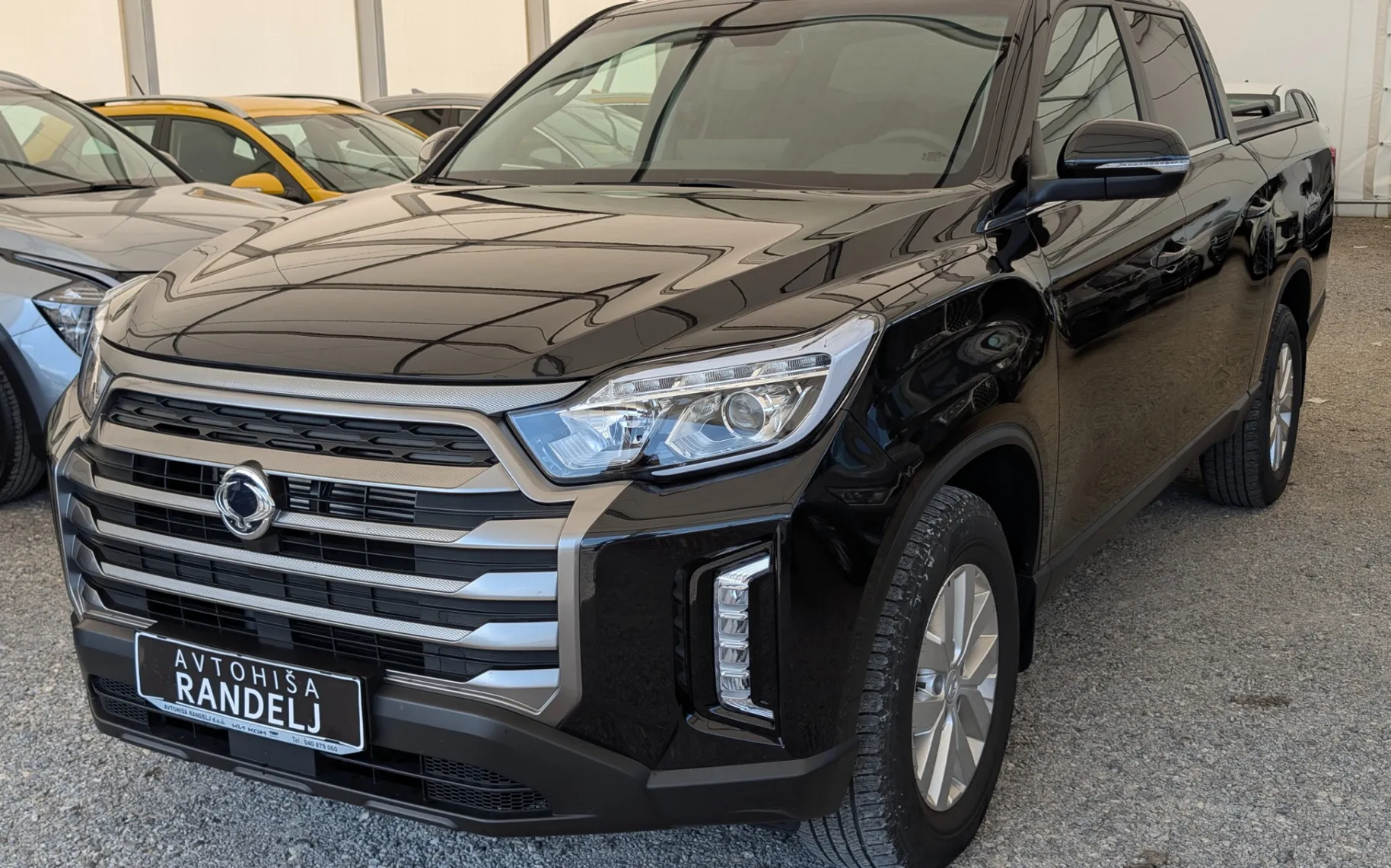 Zunanja slika - SsangYong Musso - Grand 2.2 XDi Venture+ 4WD MT - 1