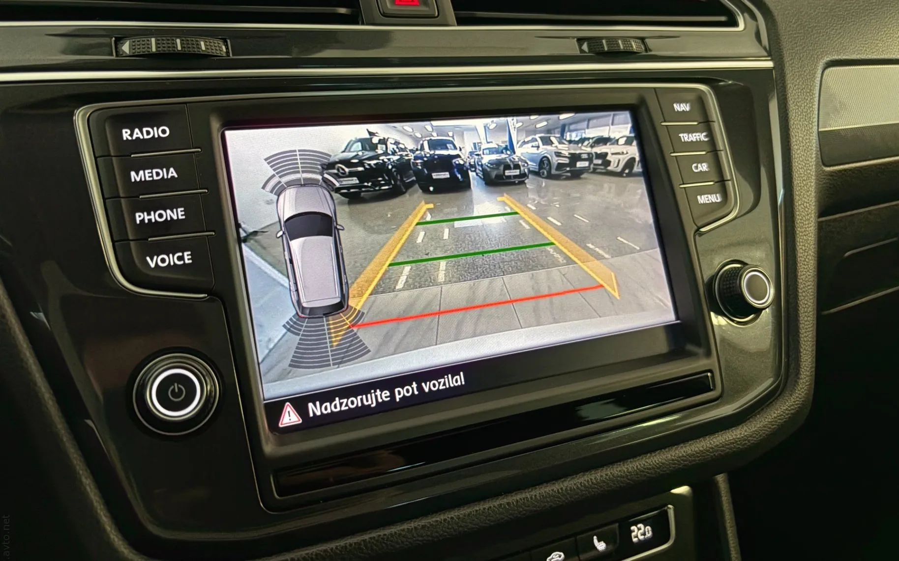 Notranja slika - Volkswagen Tiguan - 2.0TDI R-Line DSG 4motion|Panorama|ACC|Kamera|SLO| - 11