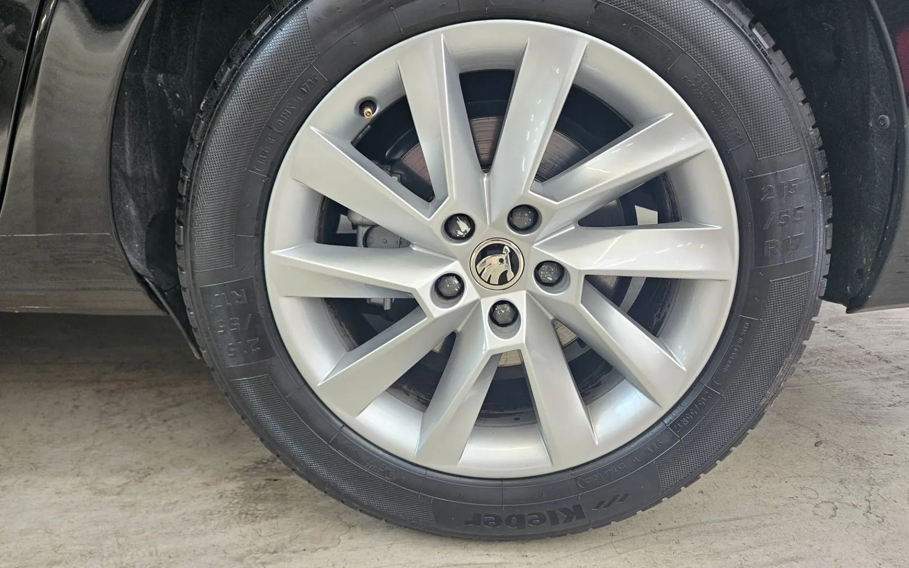 Notranja slika - Škoda Superb - 2.0 TDI Ambition Combi DSG 110 kW - 11