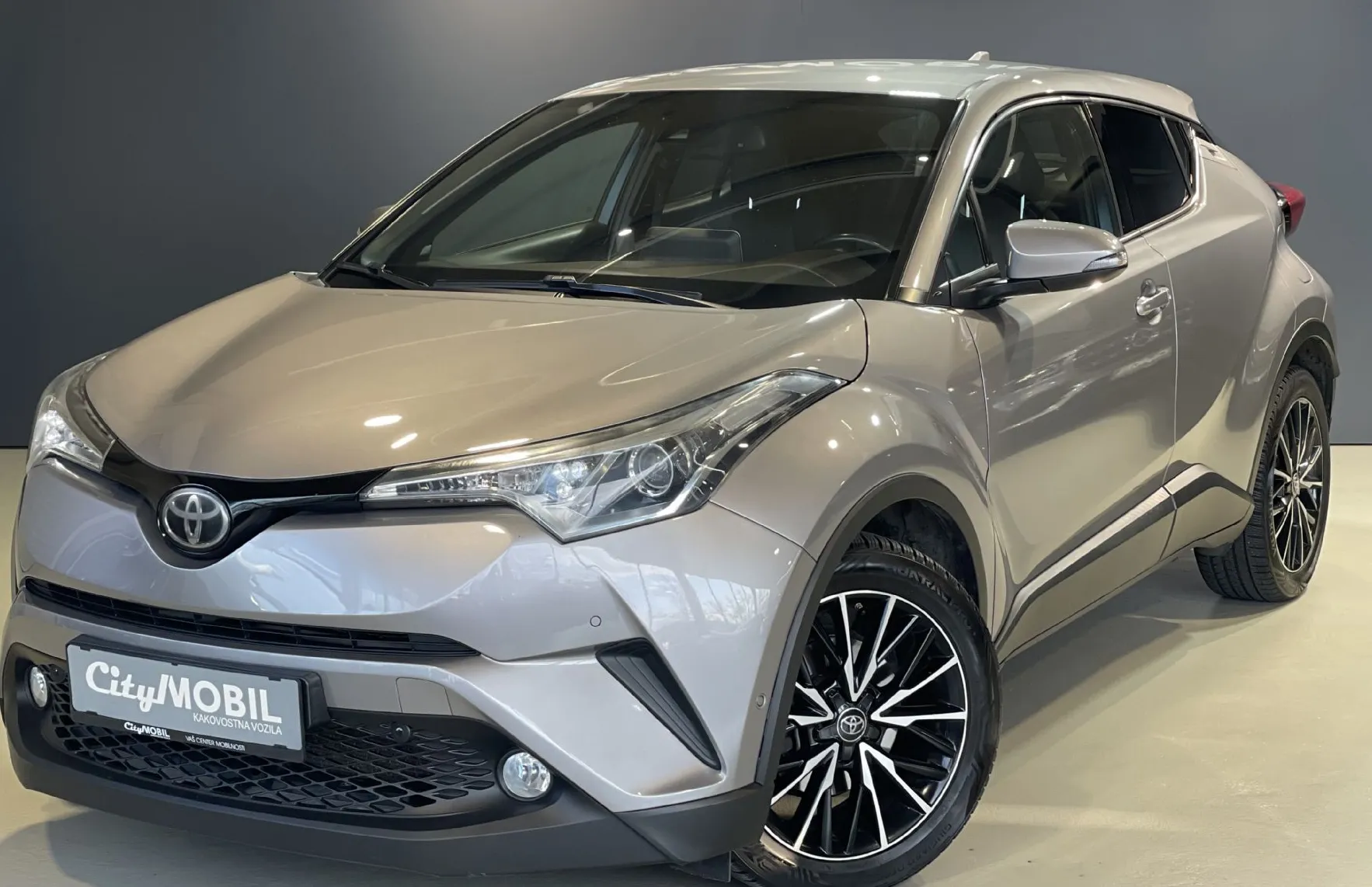 Zunanja slika - Toyota C-HR - KEYLESS-KAMERA-RADAR-LANE-PARK SENZORJI-GRETJE SED - 1
