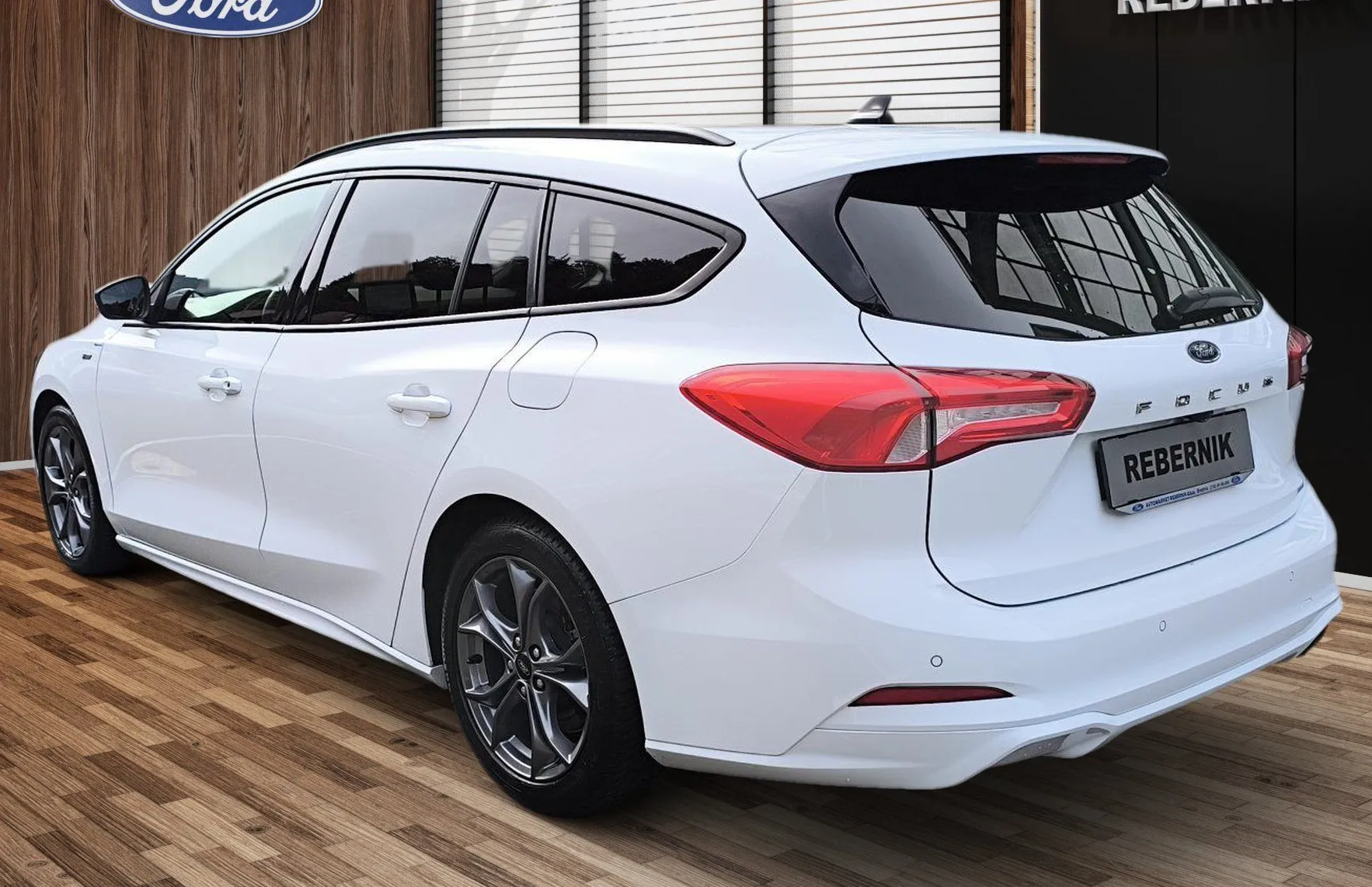 Zunanja slika - Ford Focus - Karavan 1.0 EcoBoost ST-Line Avt.-SLO- samo 79TKM - 5