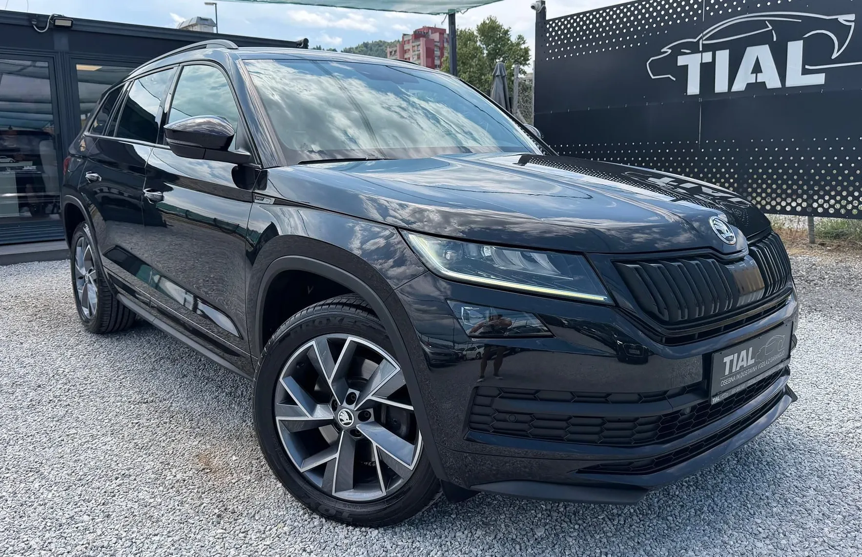 Zunanja slika - Škoda Kodiaq - 4x4 2.0 TDI SPORTLINE-7SEDEZEV-DSG-KAMERA-CRYSTAL- - 3