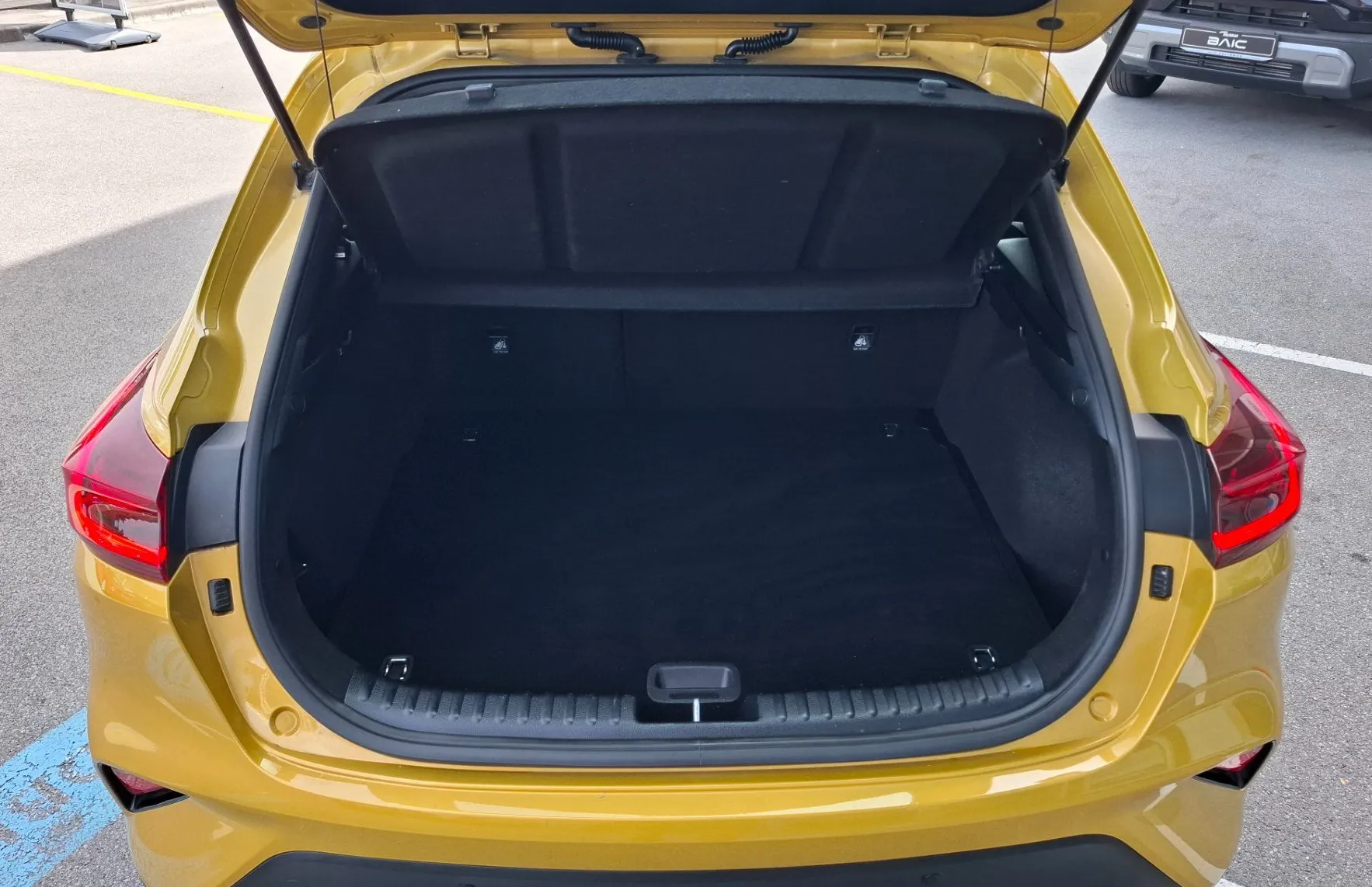 Zunanja slika - KIA XCeed - 1.0 T-GDi - SLOVENSKI - POTRJENA SERVISNA KNJIGA - 15