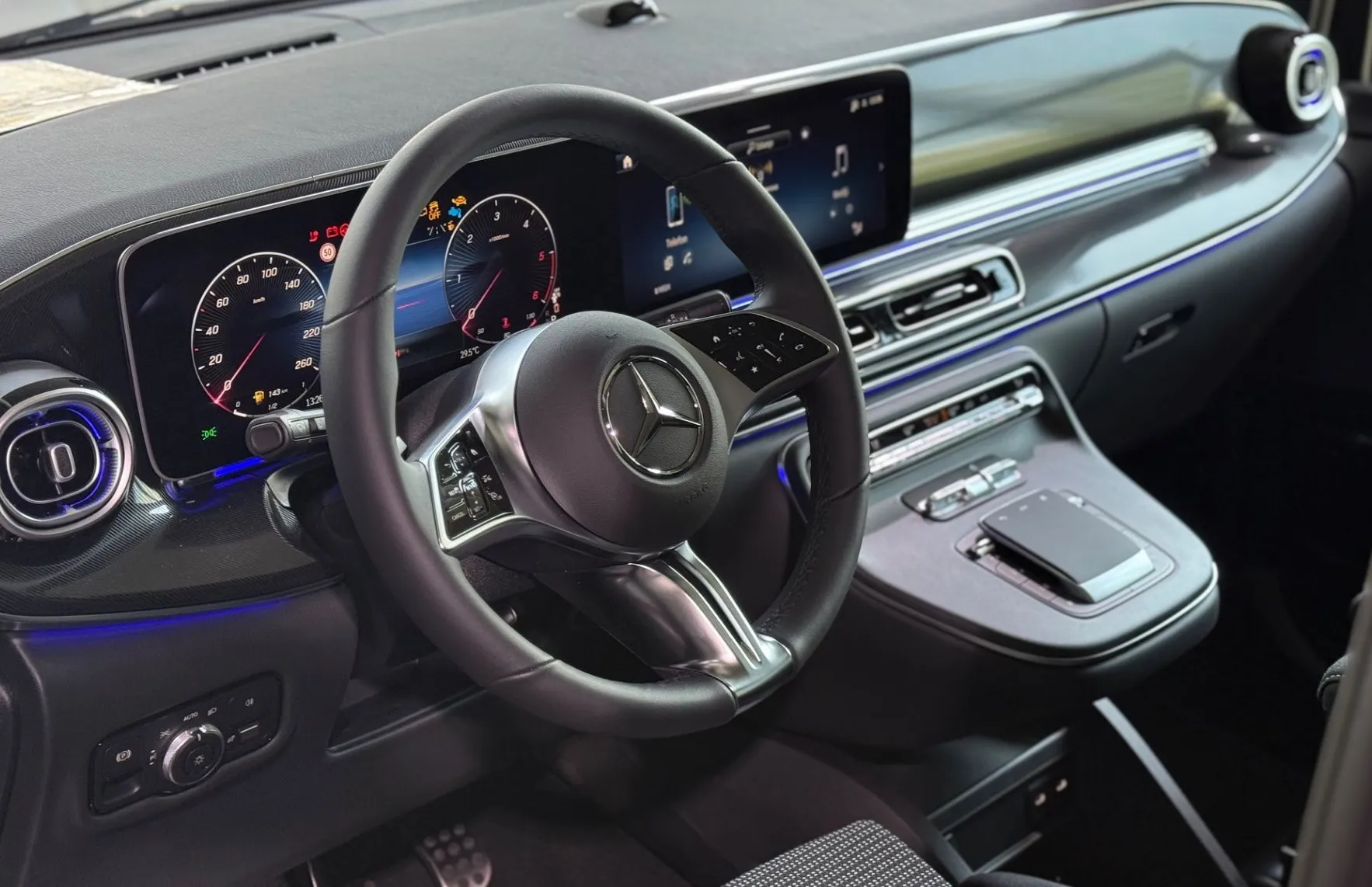 Zunanja slika - Mercedes-Benz V-Razred - 300d 4MATIC STYLE dolgi - 14
