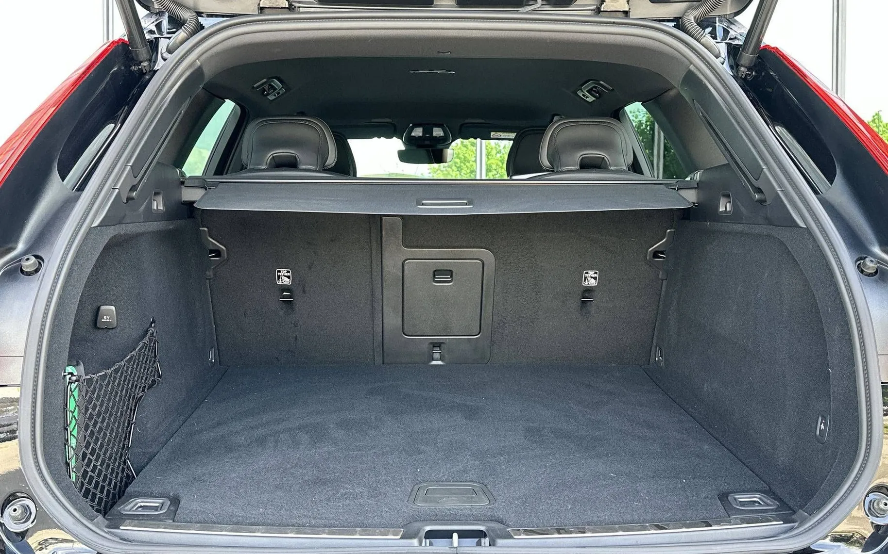 Notranja slika - Volvo XC60 - B5P AWD Black Edition Avt. BLISS ACC MEMORY. GRET. - 12