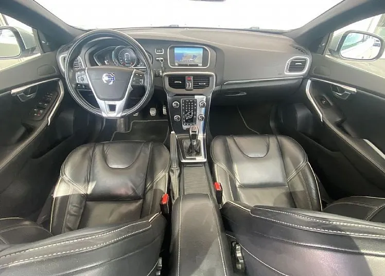 Zunanja slika - Volvo V40 - D4 R-Design 5cilindrov NOV MOTOR bliss panorama - 2