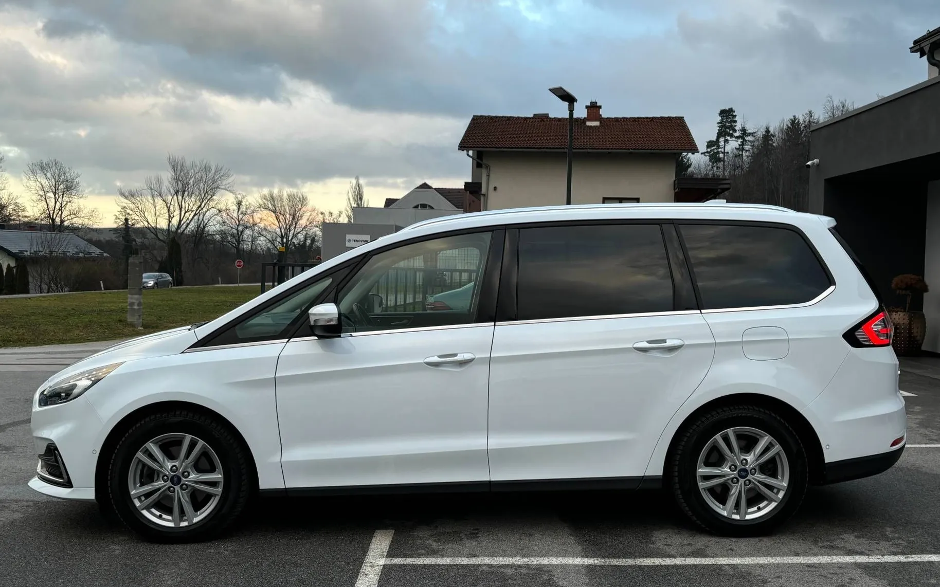 Zunanja slika - Ford Galaxy - 2.0 EcoBlue Titanium LED-NAVI-KAMERA-ACC - 5