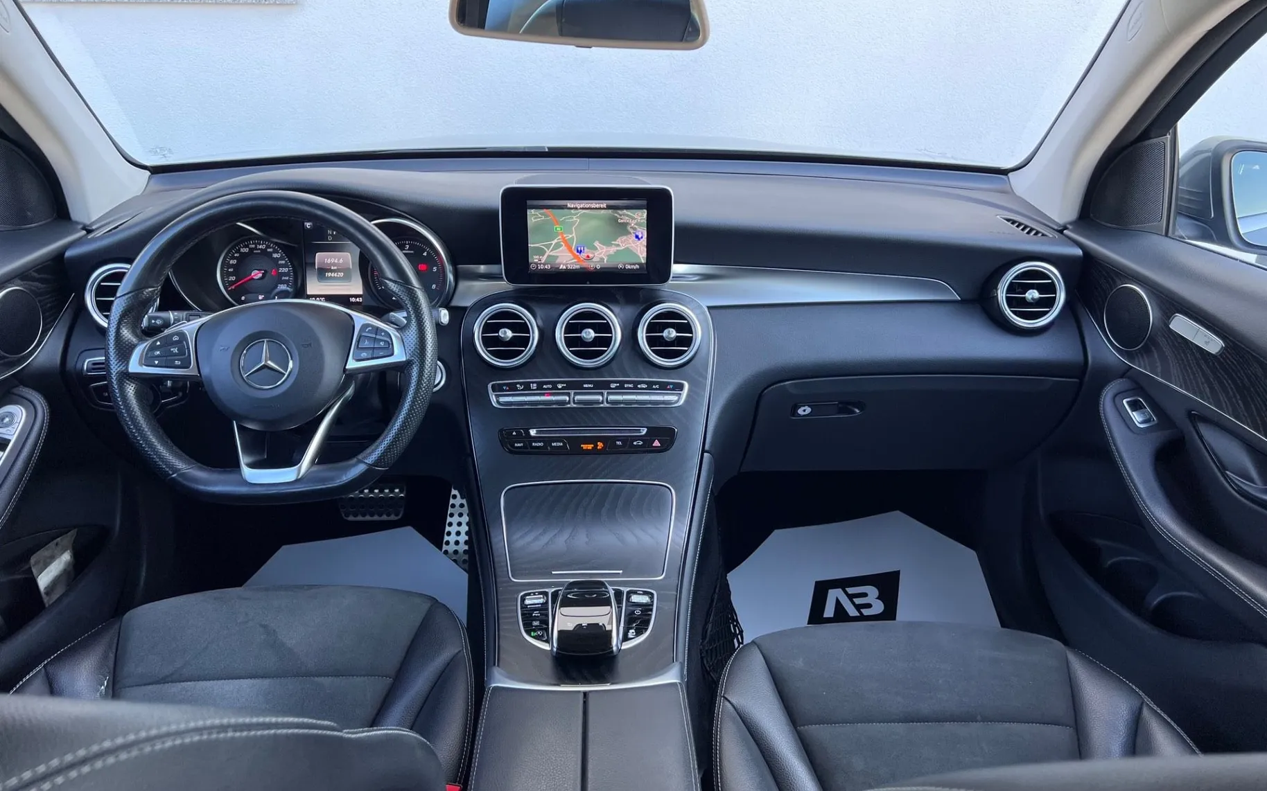 Notranja slika - Mercedes-Benz GLC-Razred - 220d+4MATIC+F1+NAVI+18COL+PDC+USNJE - 12