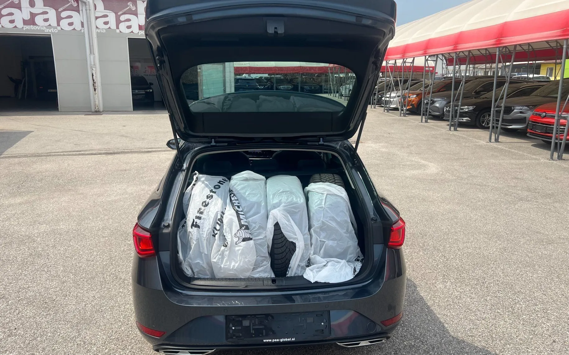 Zunanja slika - Seat Leon - ST 2.0 TDI FR DSG.NEMŠKI+4ALU.PANORAMA.GRE.SEDEŽEV - 19