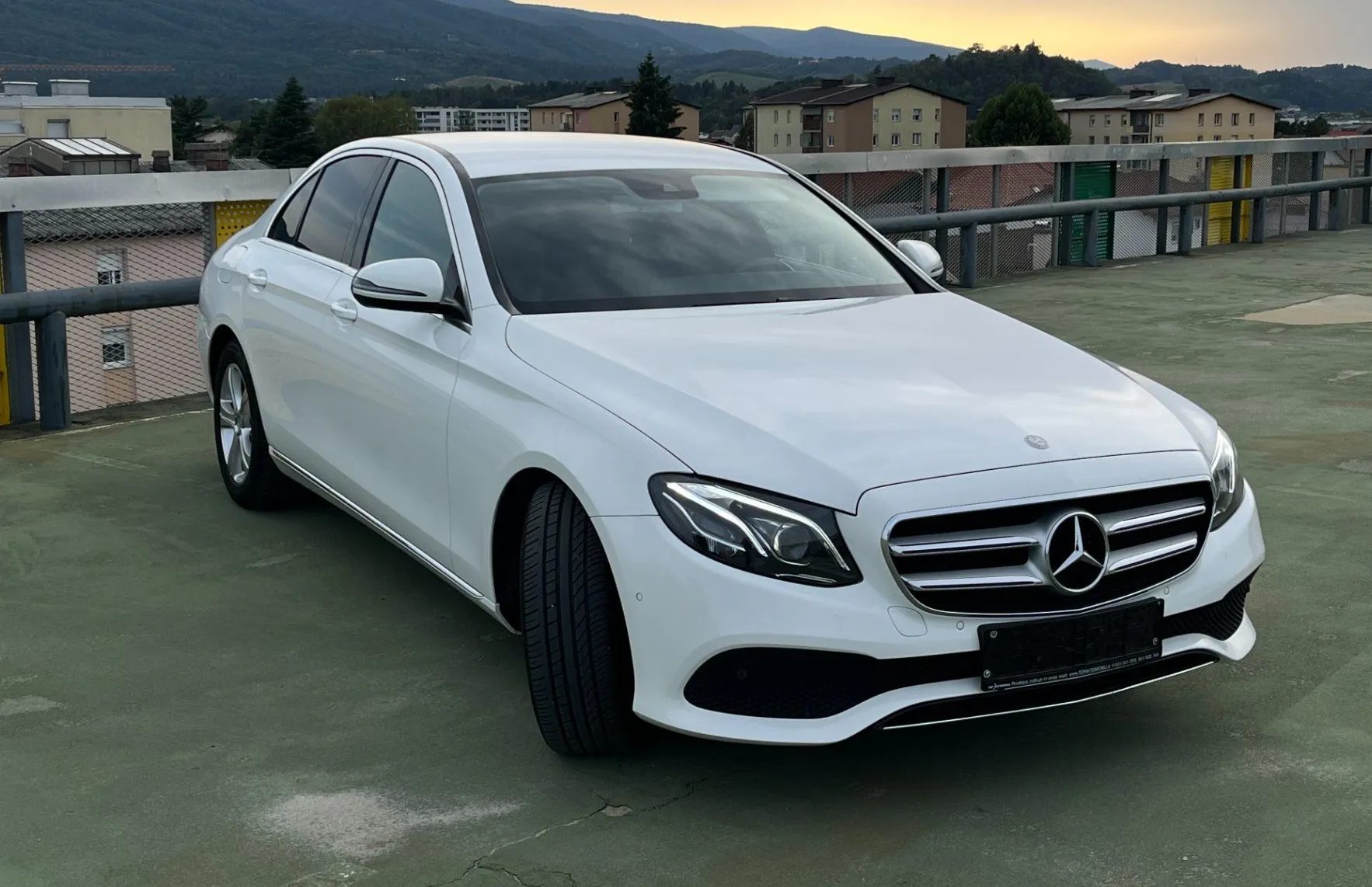 Zunanja slika - Mercedes-Benz E-Razred - E 200 d Avantgarde Avt. LED.VZR. KAM.2XPDC.NAVI - 3