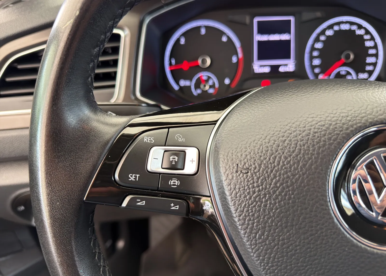Zunanja slika - Volkswagen T-Roc - 1,6 TDI BMT - 12