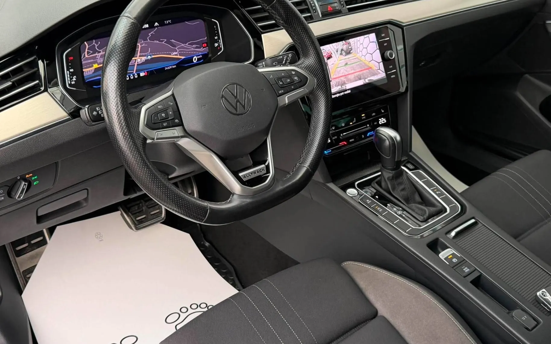 Notranja slika - Volkswagen Passat Alltrack - 2.0 TDI•DSG•4X4•IQ LED•VIRTUAL•ACC•KAMERA•KLJUKA• - 8