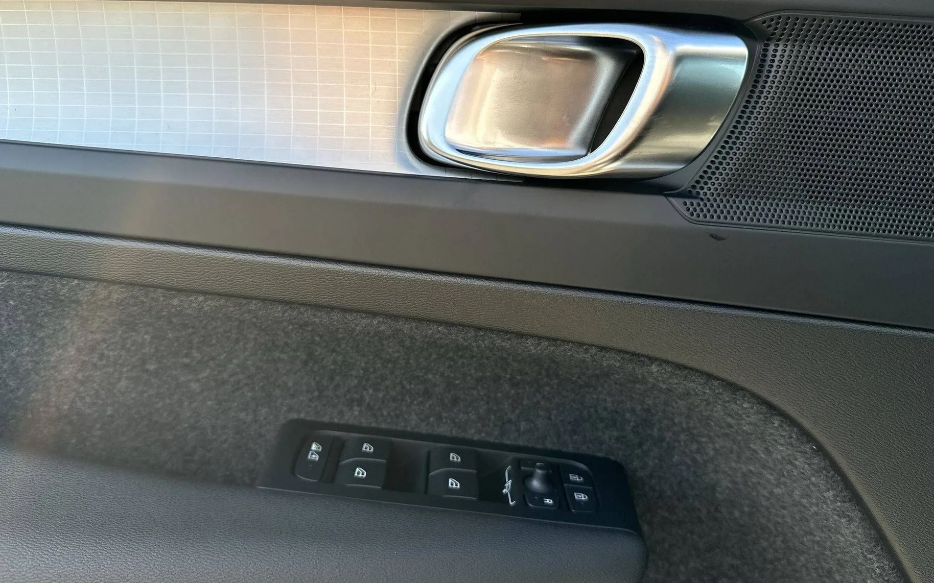 Notranja slika - Volvo XC40 - B3 P Core AT DCT 3 leta garancije + 3 servisi... - 10