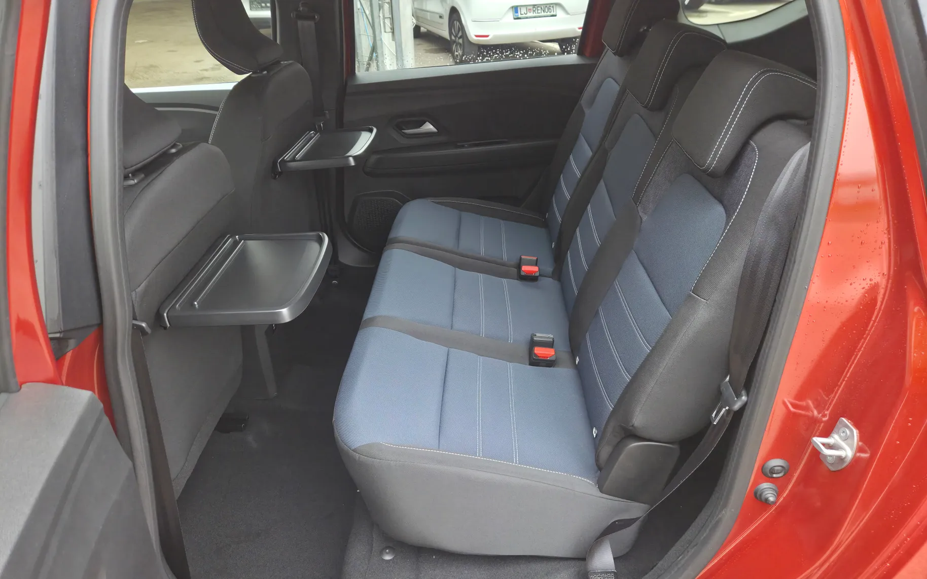 Zunanja slika - Dacia Jogger - Extreme Hybrid 155+7 sedežev+Zimske gume - 18