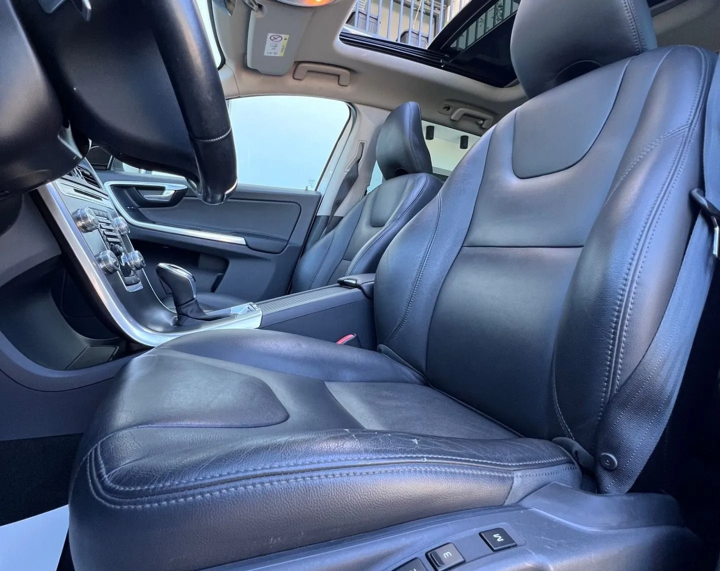 Notranja slika - Volvo XC60 - T5 Summum Geartronic+1.LAST+NAVI+XENON - 11