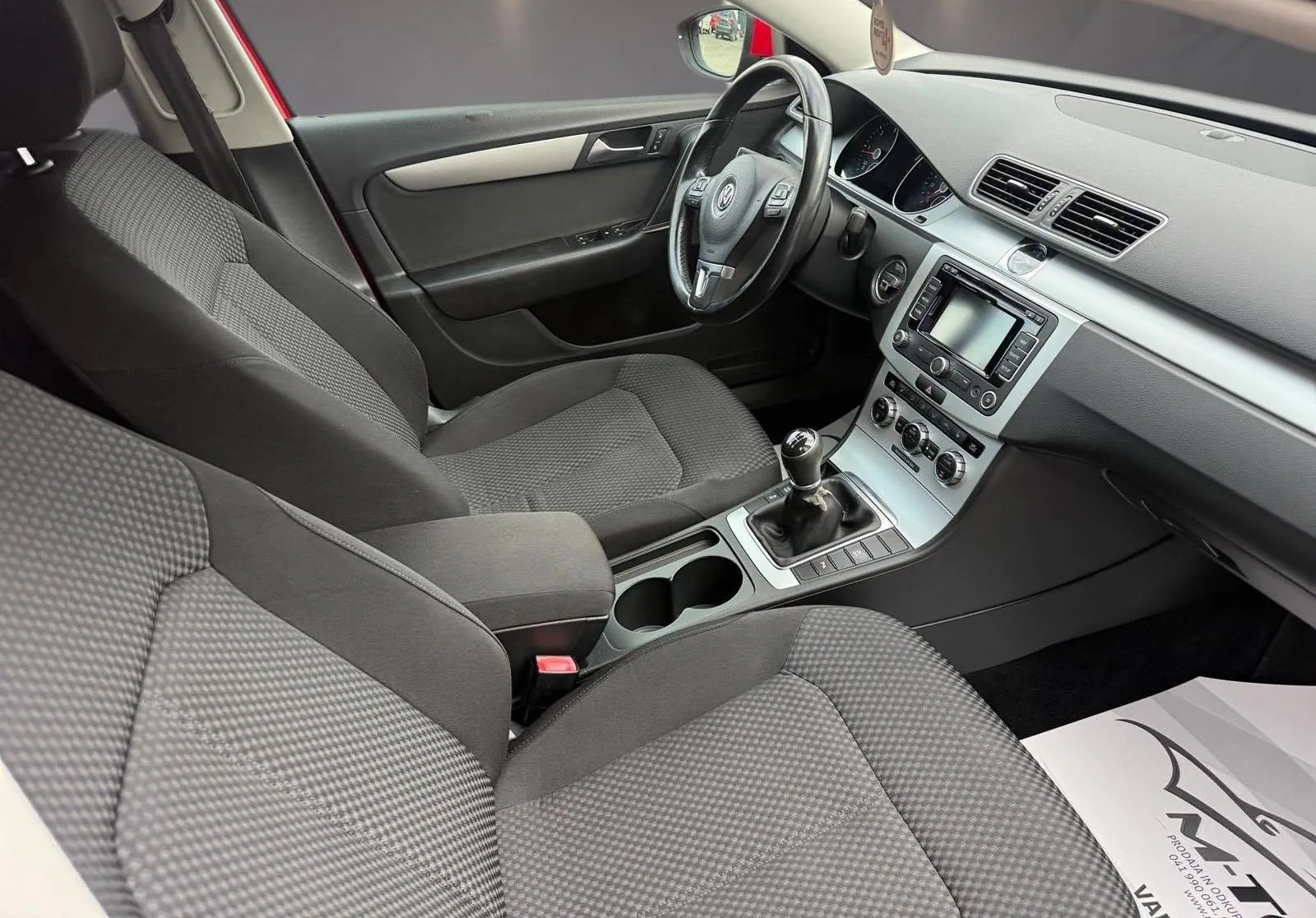 Notranja slika - Volkswagen Passat Variant - 1.6 TDI BlueMotion Tech. Trendline 77kW... - 7