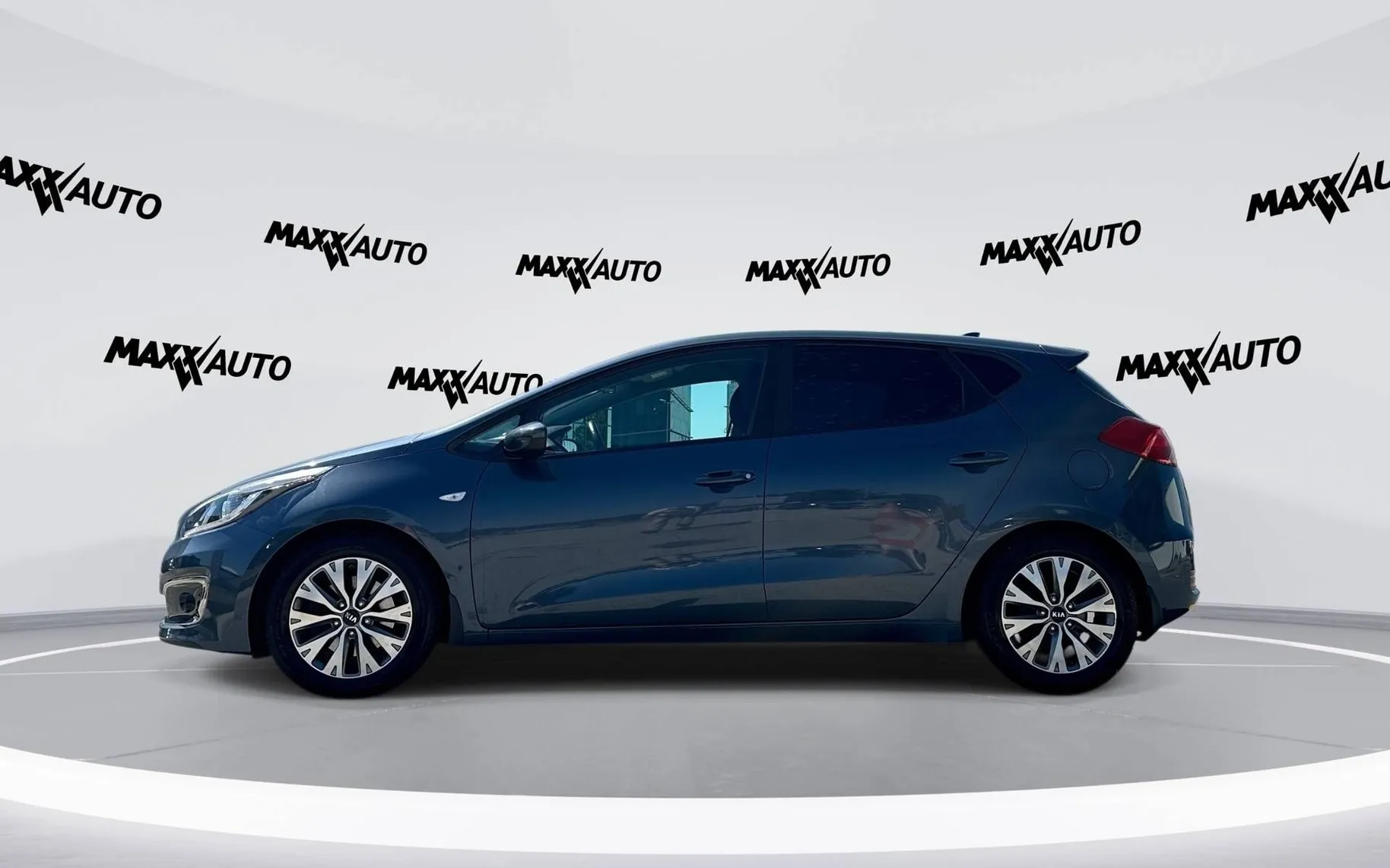 Notranja slika - KIA Ceed - 1.4 CVVT LX Champion NAVI - 8