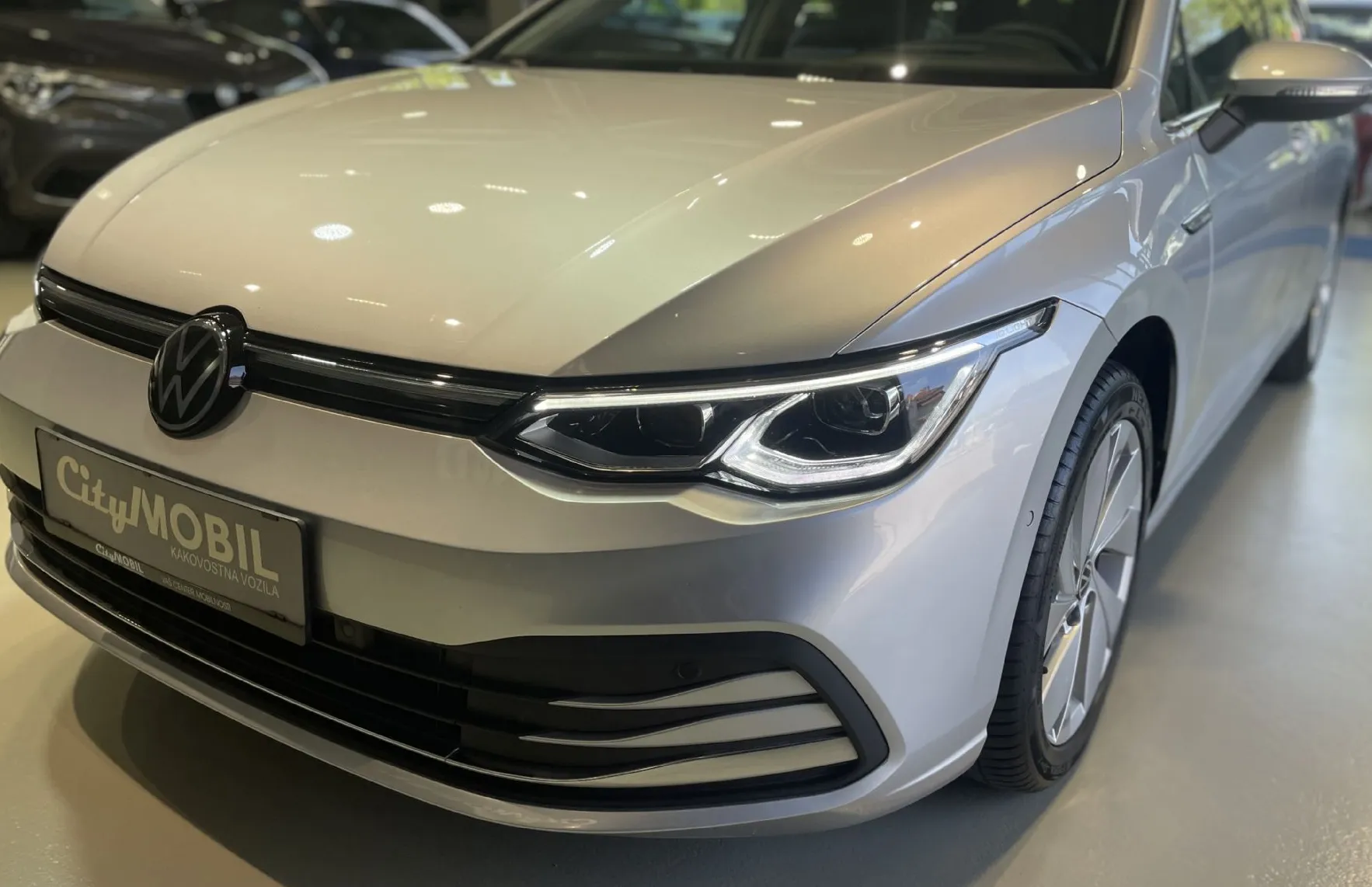 Zunanja slika - VW Golf - Variant VIRTUAL-KEYLESS-HEADUP-ALCANTARA-NAVI-MEMORY-DSG - 6