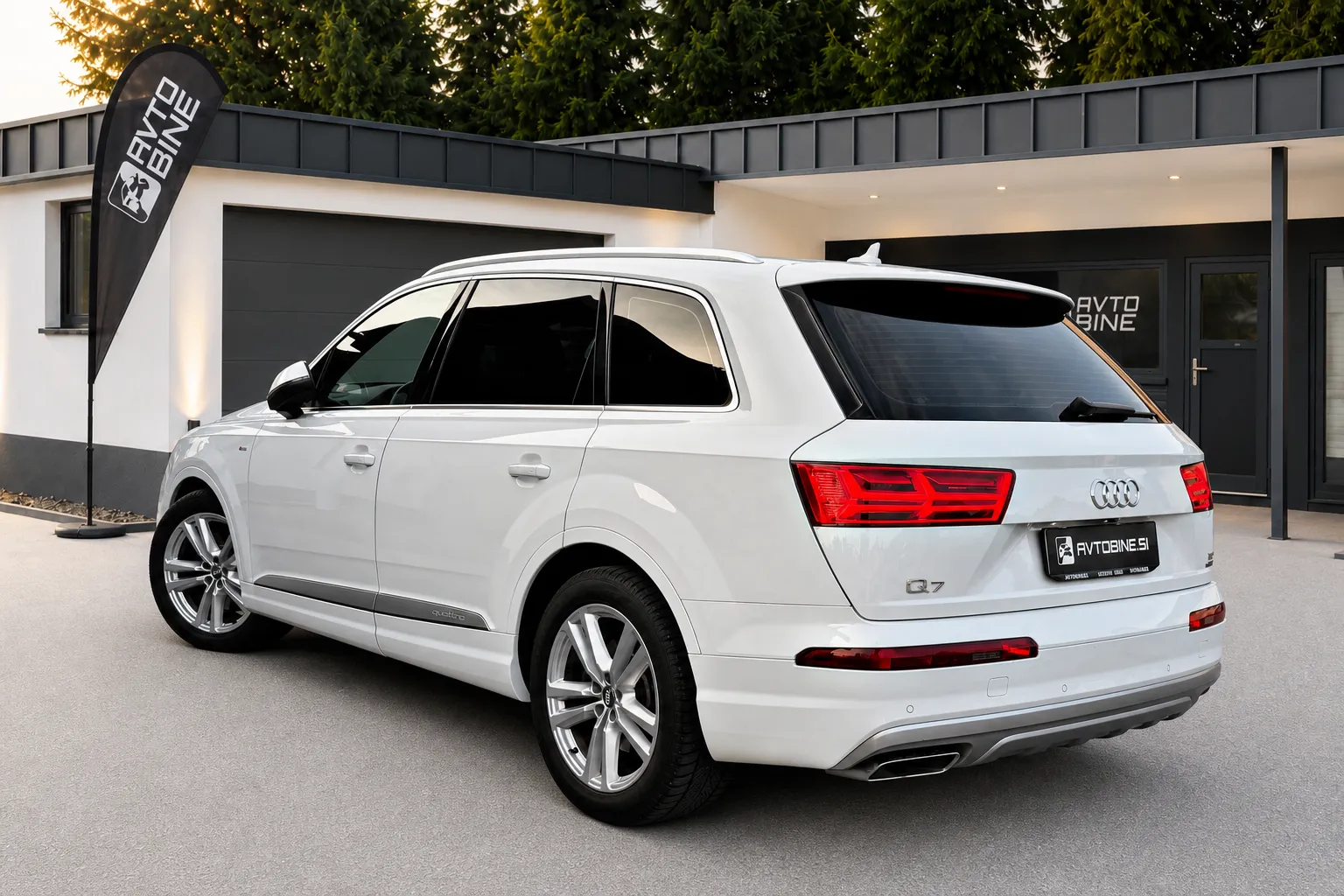 Zunanja slika - Audi Q7 - 3.0TDI•QUATTRO•S LINE•ZRAČNO•7SEDEŽEV•21COL - 4