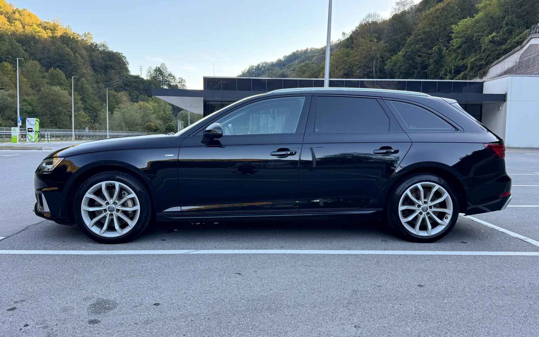 Zunanja slika - Audi A4 - Avant quattro 45 TFSI Design S tronic - 3