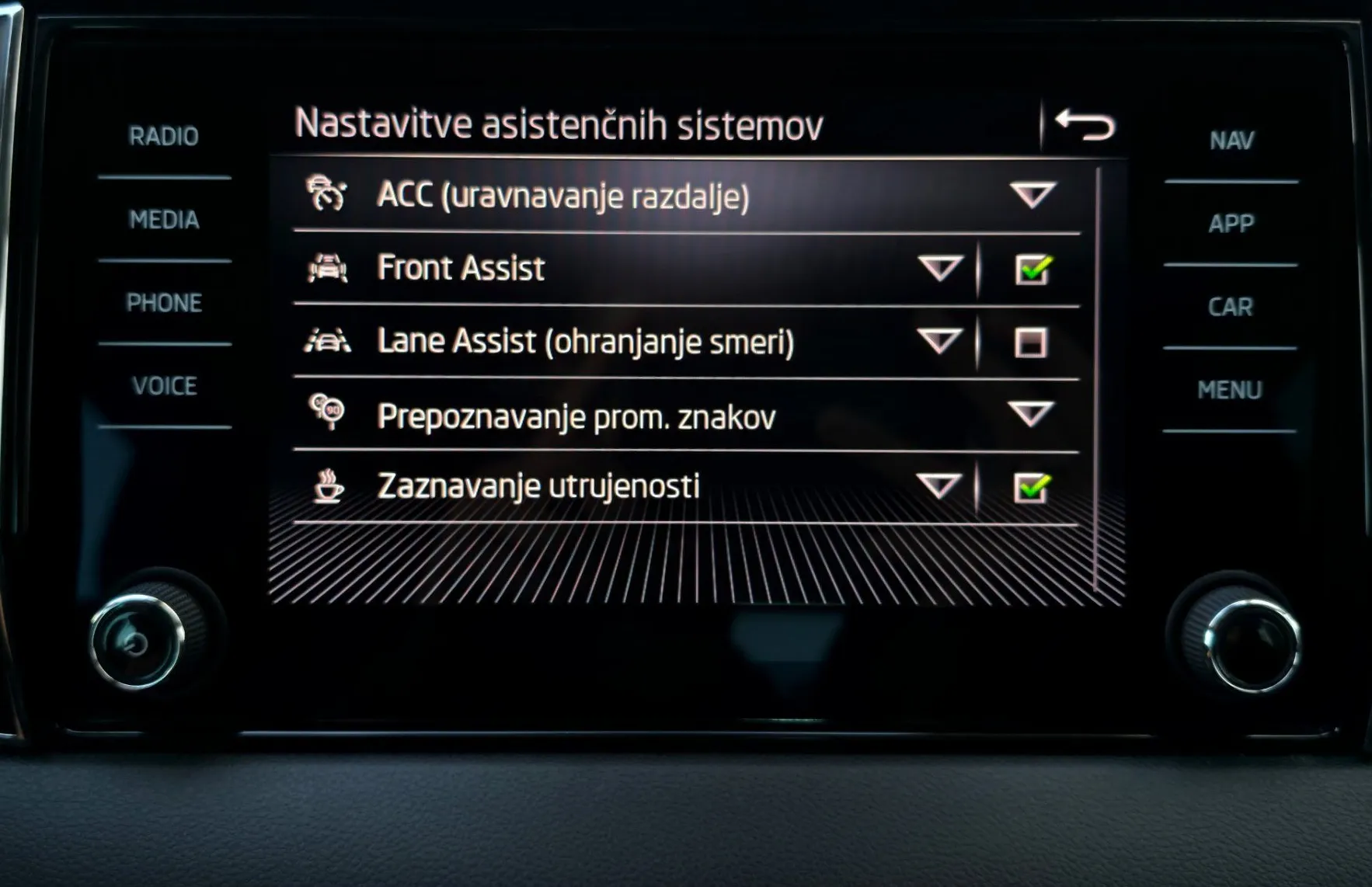 Zunanja slika - Škoda Karoq - 1.5TSI Selection DSG•ACC•KAMERA•LANE•KEYLESS•17C - 16