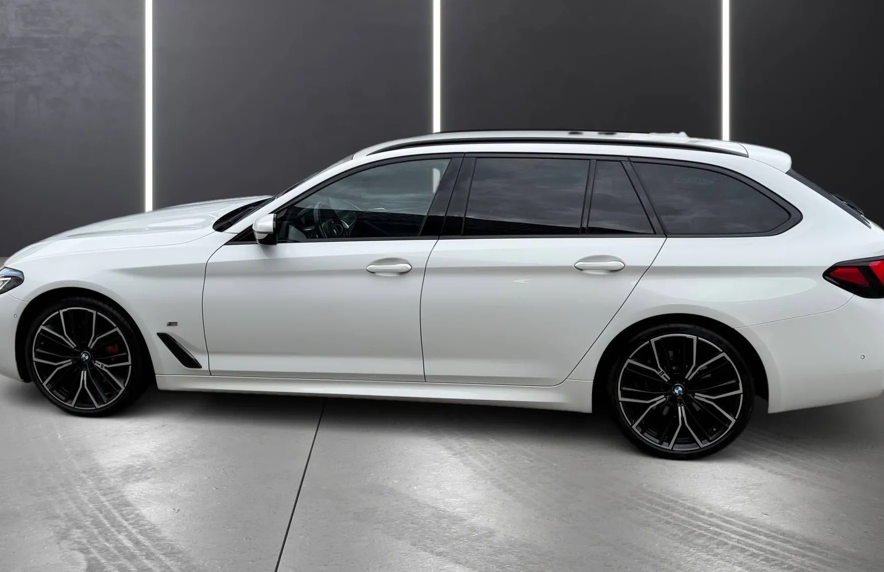 Zunanja slika - BMW Serija 5 - Touring: 540d xDrive M-PAKET LASER ACC KAM HUD NAVI KLJU - 3