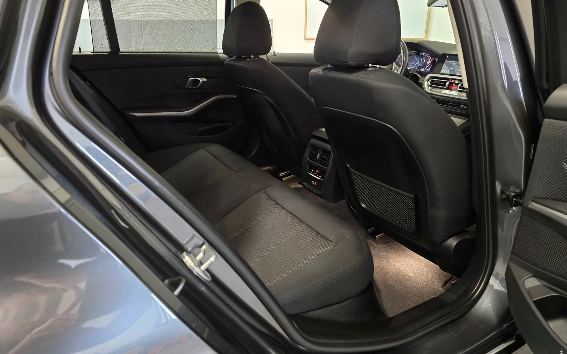 Notranja slika - BMW serija 3 Touring: - 320d Avt. Advantage - Laser.asistence.Hi-Fi.ALU18. - 12