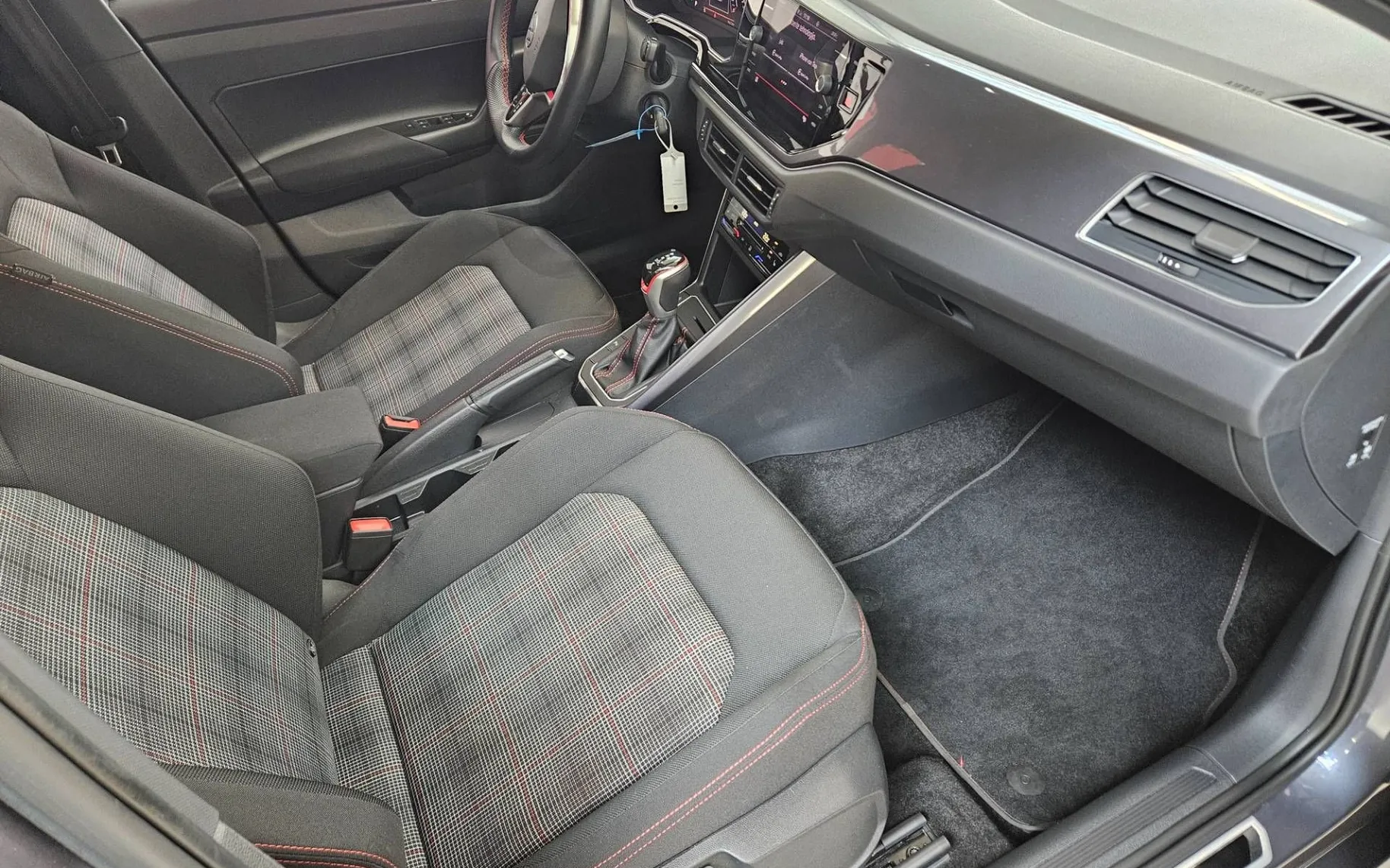 Notranja slika - Volkswagen Polo - 2.0 TSI GTI DSG - 9