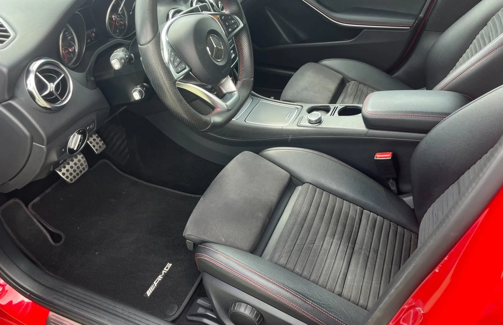 Zunanja slika - Mercedes-Benz GLA-Razred - GLA 200 d AMG Line Avt. NAVI. TEMPOMAT. F1 PRES. - 11