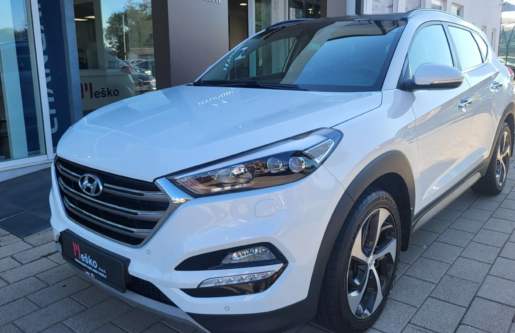 Zunanja slika - Hyundai Tucson - 1.7 CRDi Impression slo-1last-navi-alu-pdc-kamera - 1