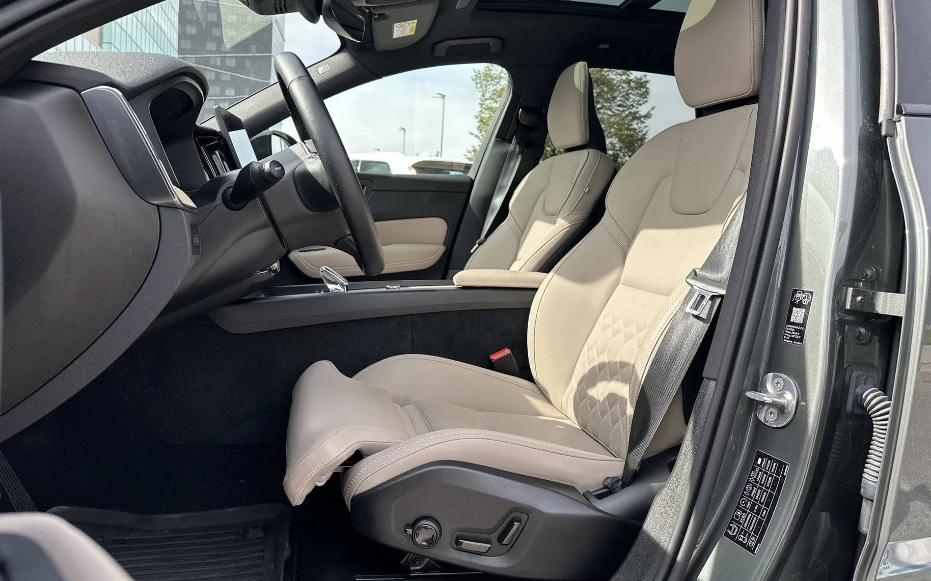 Notranja slika - Volvo XC60 - T6 AWD Recharge Twin Engine Plus Dark Avt. - 10